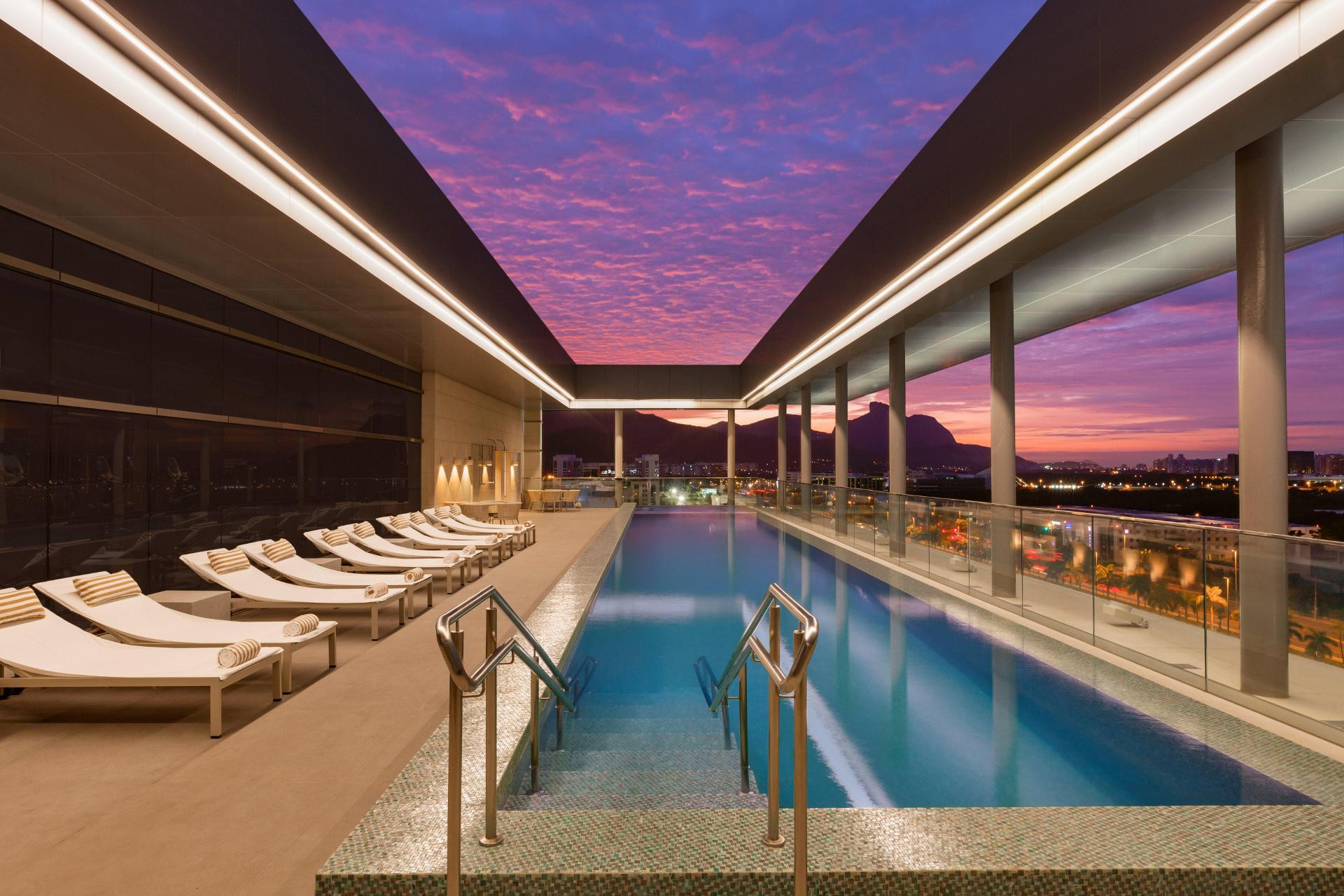 Pool view Hilton Barra