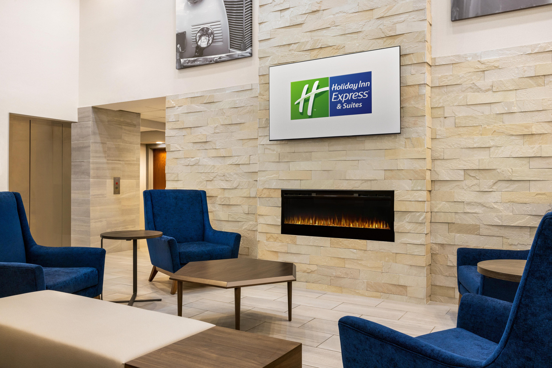 Vista Exterior Holiday Inn Exp & Sts Indianapolis W- Airport Area