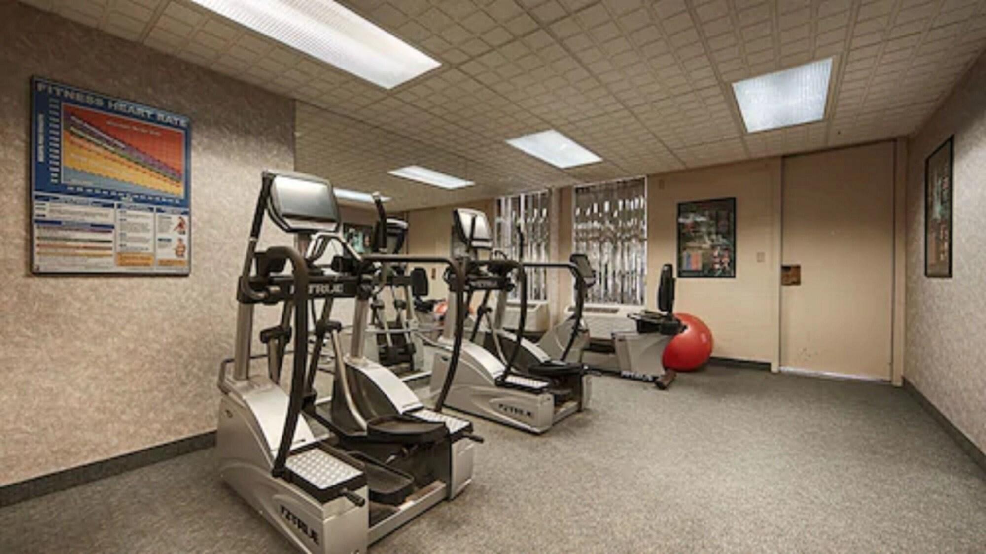 Gimnasio University Place Hotel & Conference Center