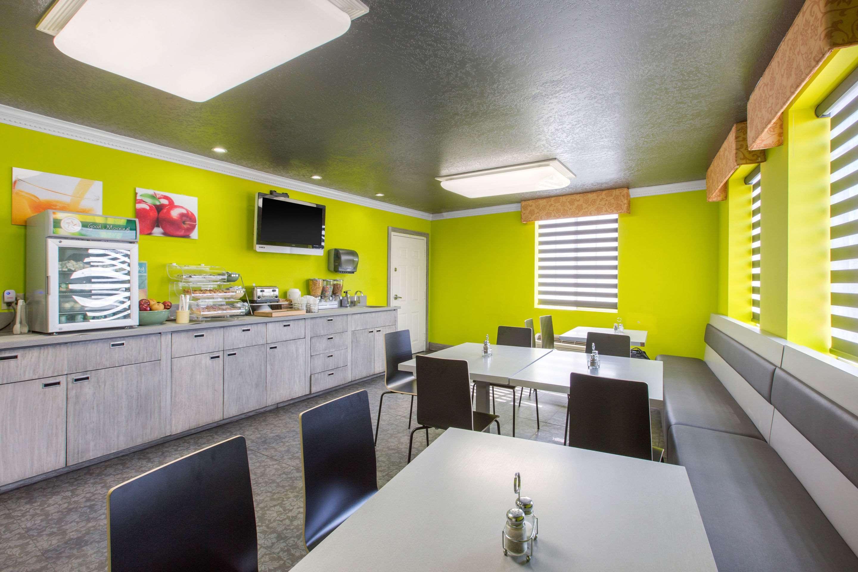 Restaurant Quality Inn Near Hollywood Walk of Fame