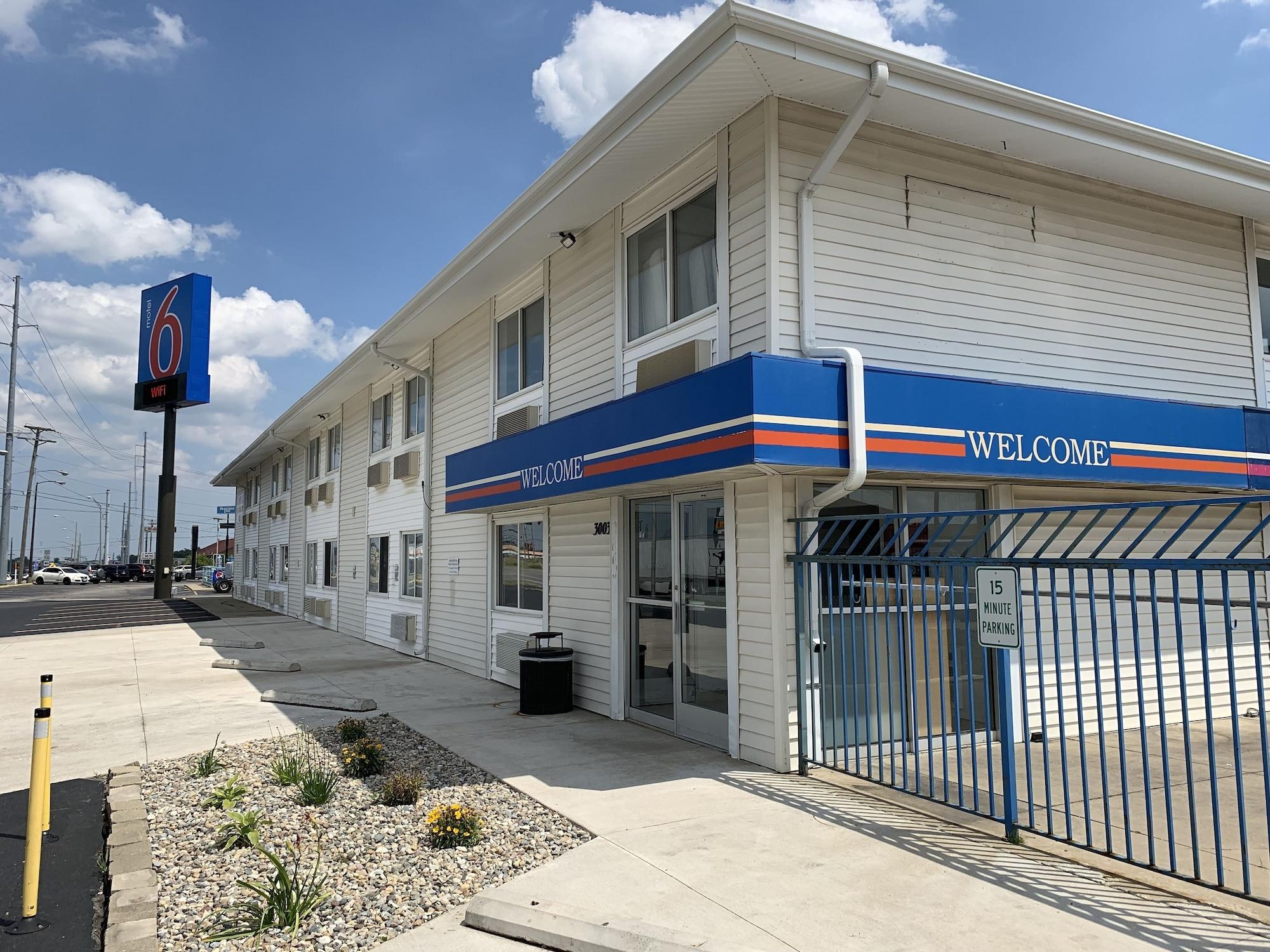 Vista Exterior Motel 6 Fort Wayne, IN