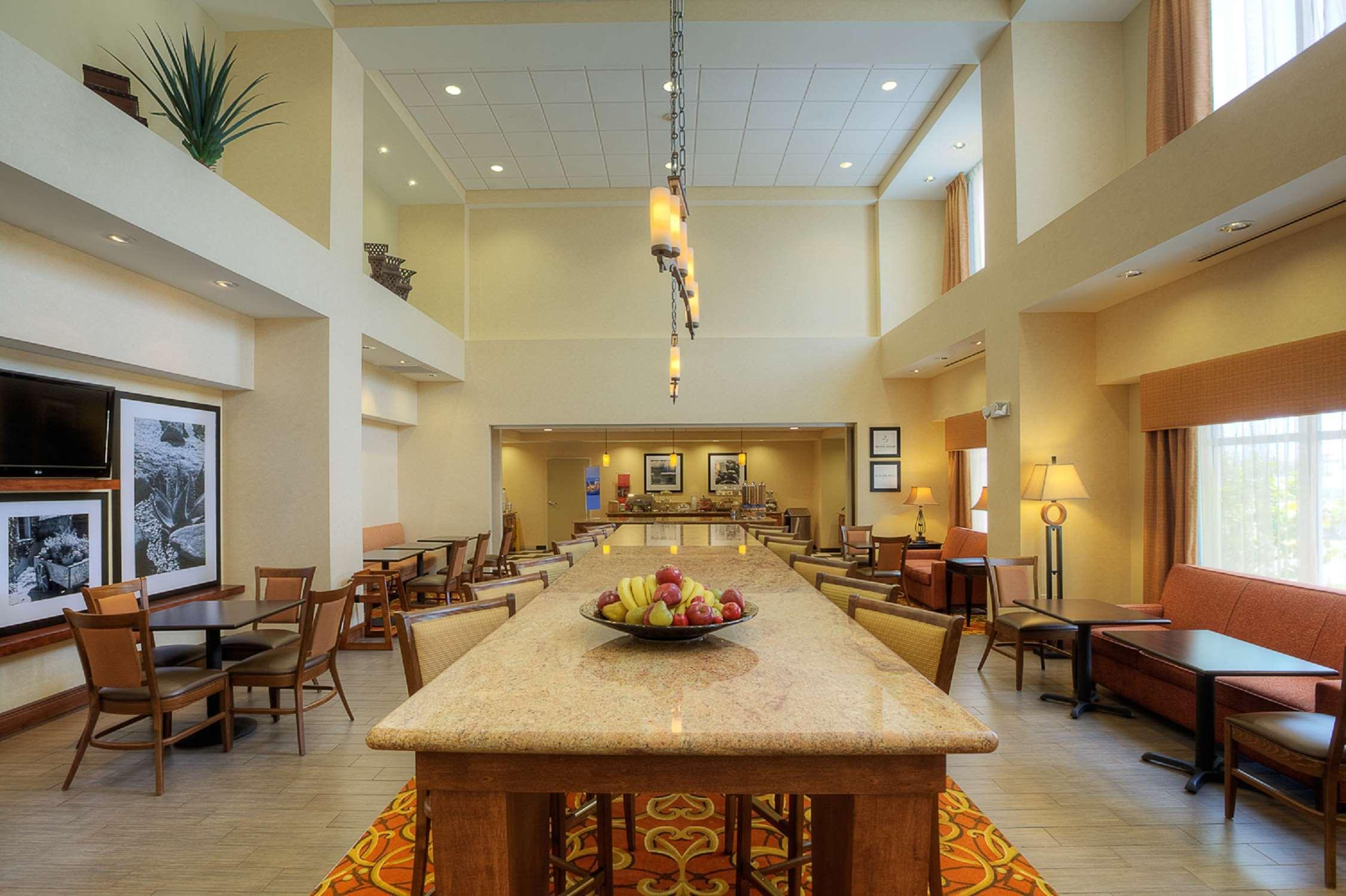 Vista Lobby Hampton Inn & Suites McAllen