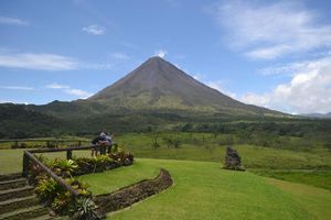 Actividad - Sendero al Volcán Arenal y aguas termales de Baldi desde Arenal