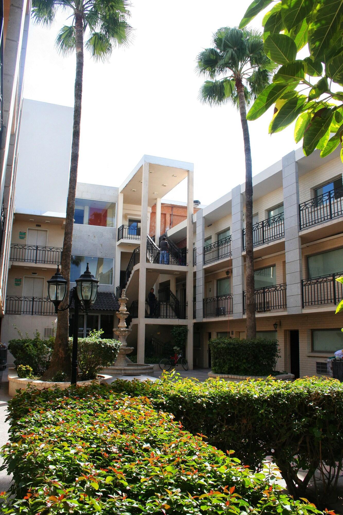 Vista Exterior Hotel El Camino Inn & Suites