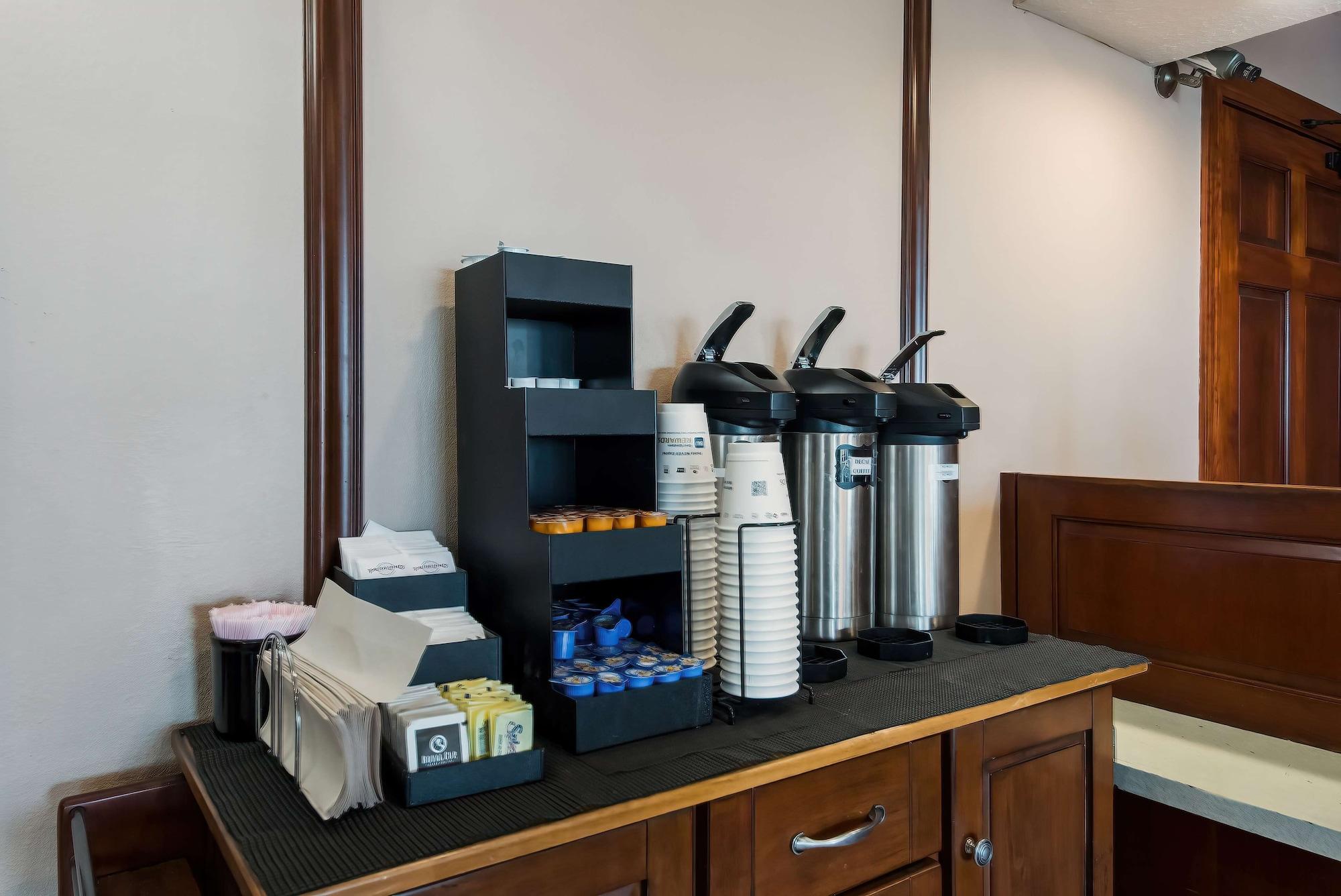 Restaurant SureStay Plus Hotel by Best Western Jackson