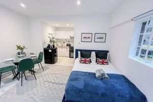 Alquiler Vacacional - Sleek 1-bed studio flat in Euston, near British Museum