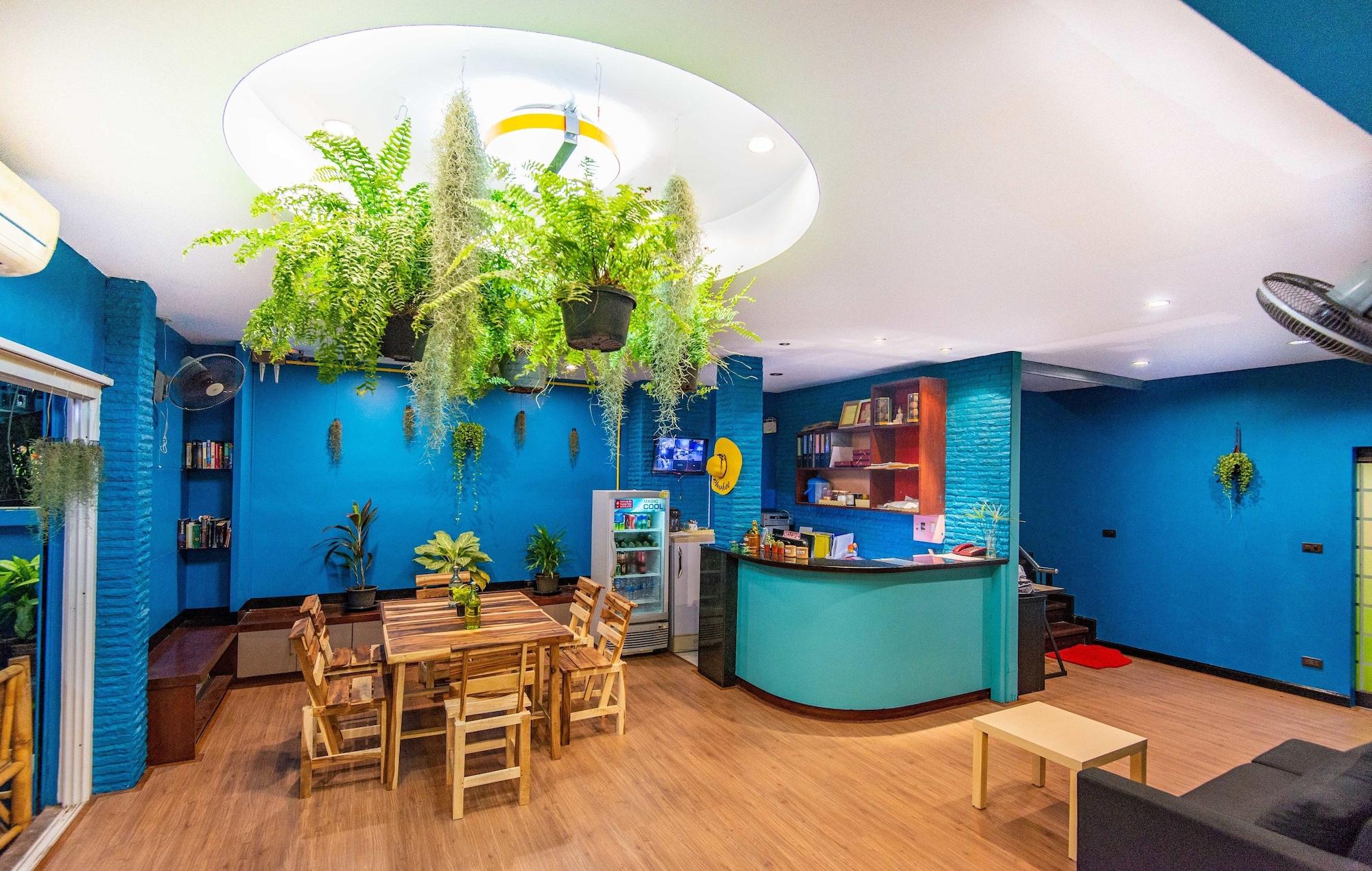 Varios BGW Phuket - Hostel