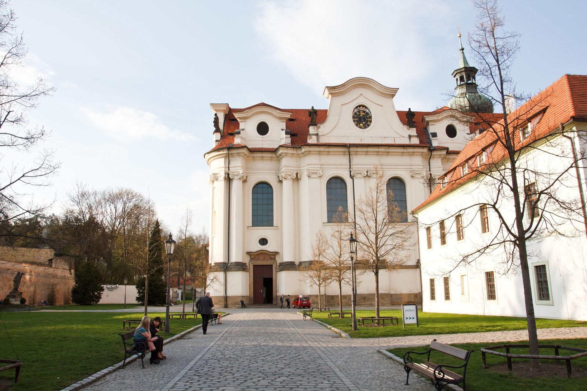 Vista Exterior Hotel Adalbert