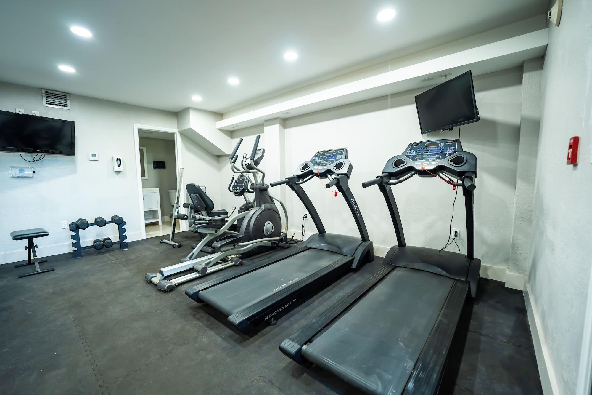 Gimnasio Boca Plaza by Lowkl