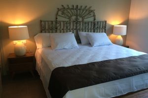 Alquiler Vacacional - Chic Penthouse on 2ET, 3BR, 2BA, Wi-Fi, a rooftop terrace overlooking the garden and pool