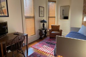 Alquiler Vacacional - Updated Historic Home, in the Heart of Greenfield. Walking distance to downtown!