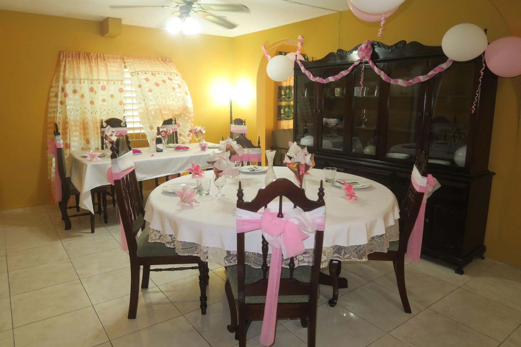 Restaurant Enchanted Villas and Guest House