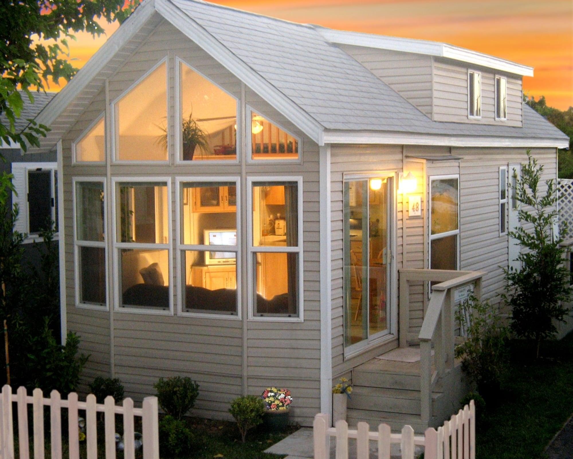 Varios Arden Acres Executive Suites and Cottages