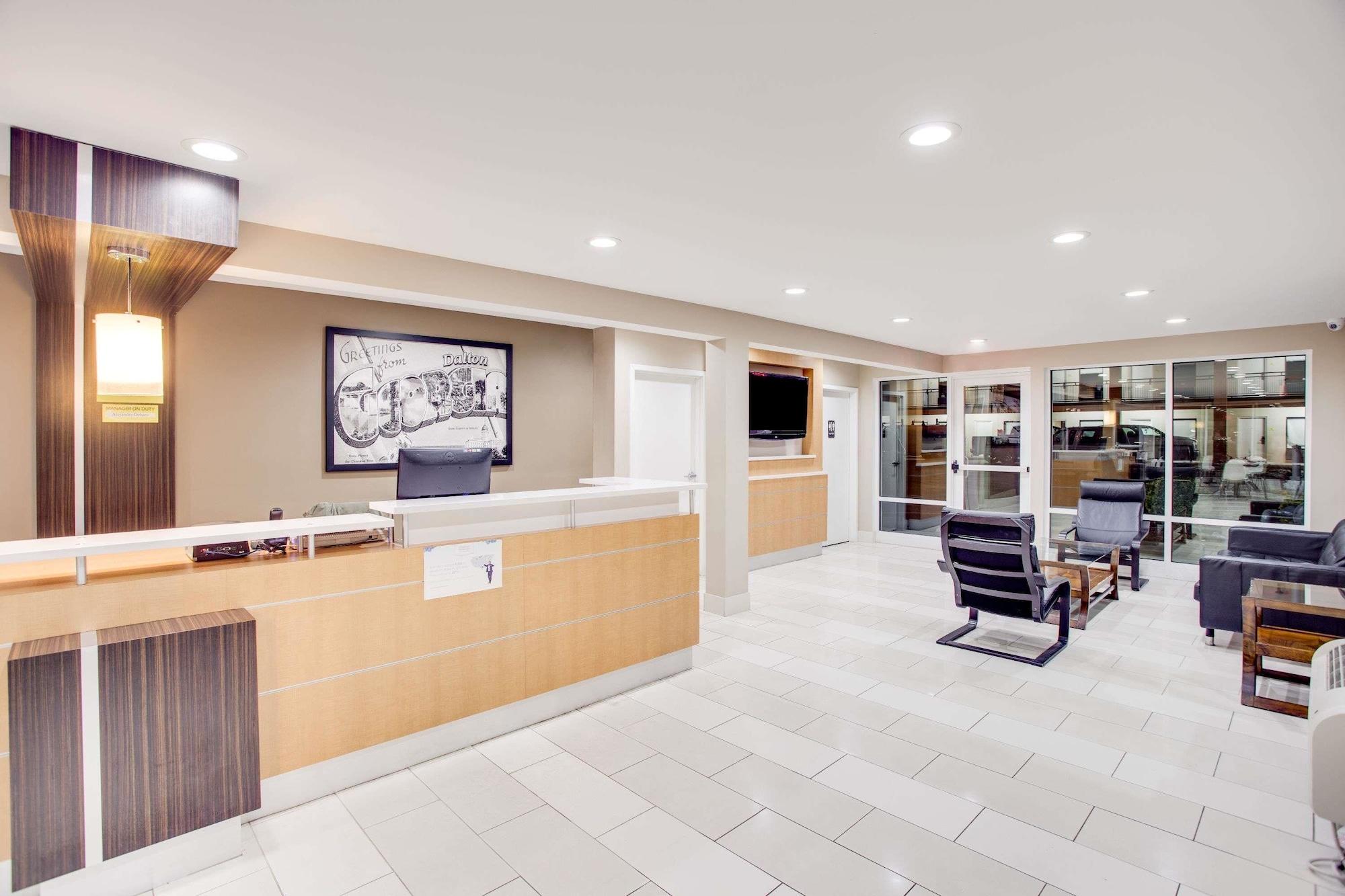 Vista Lobby Super 8 by Wyndham Dalton
