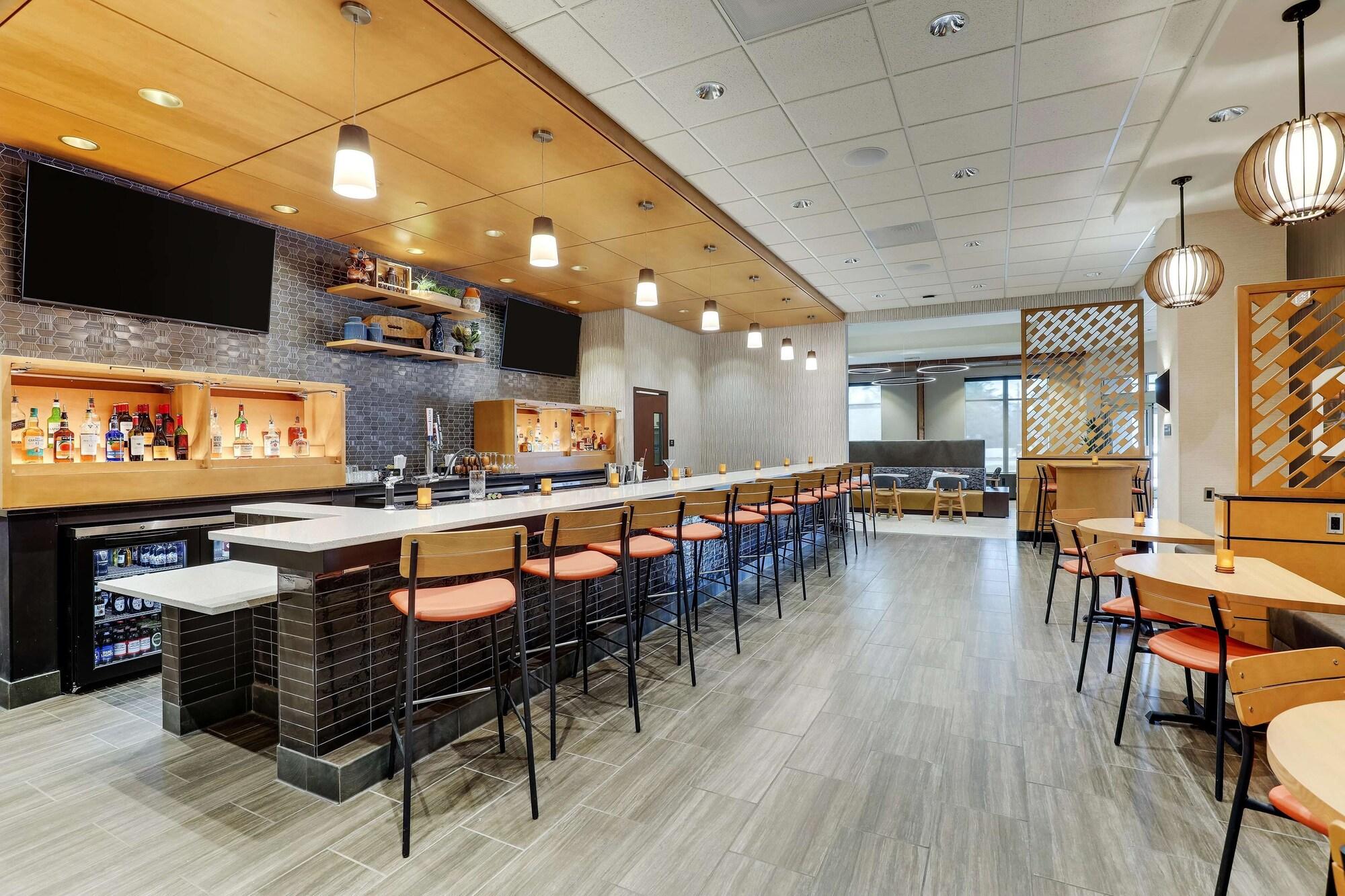 Bar/Salón Drury Plaza Hotel Tallahassee