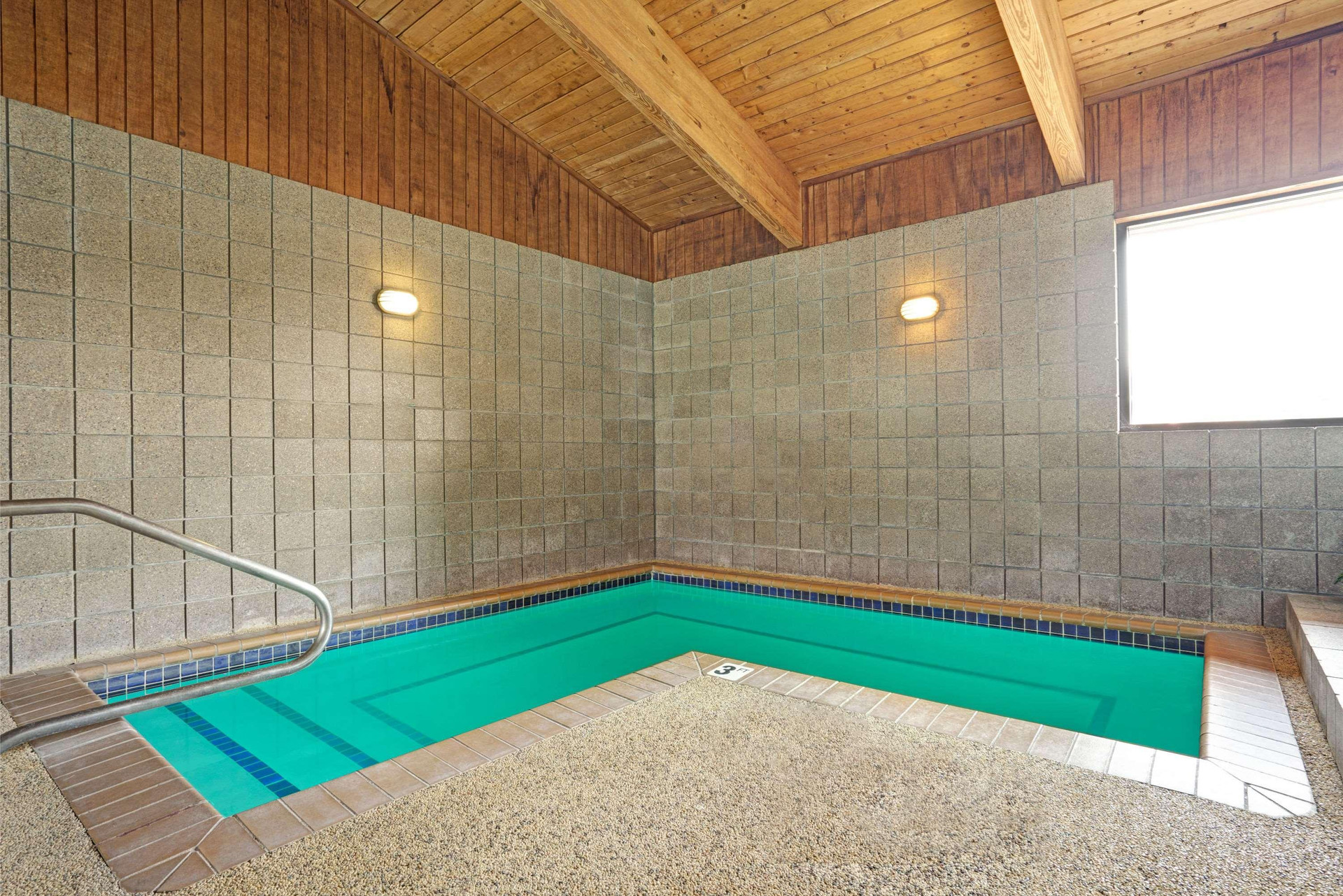 Vista Piscina Super 8 by Wyndham Buffalo