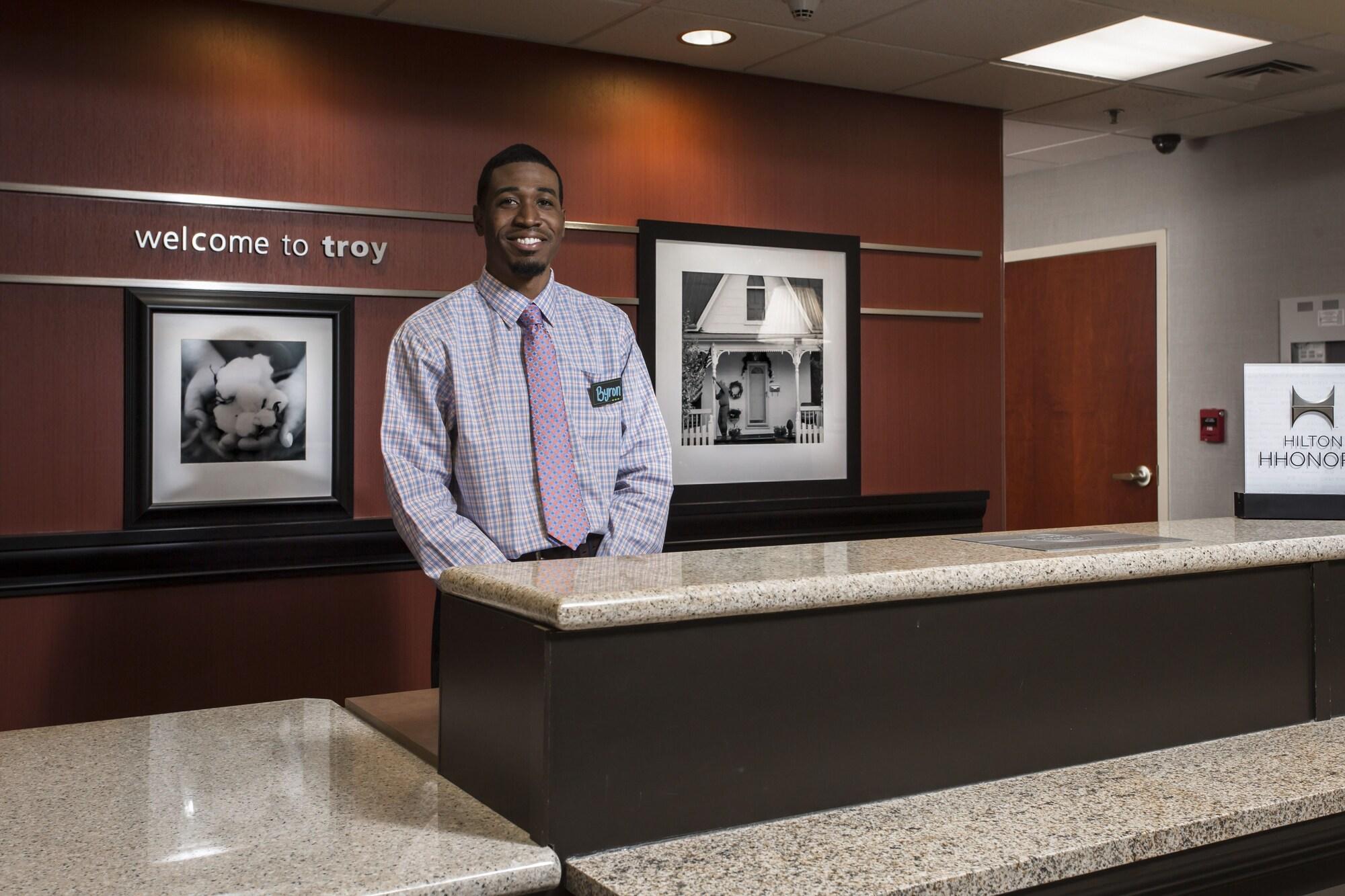 Vista Lobby Hampton Inn by Hilton Troy