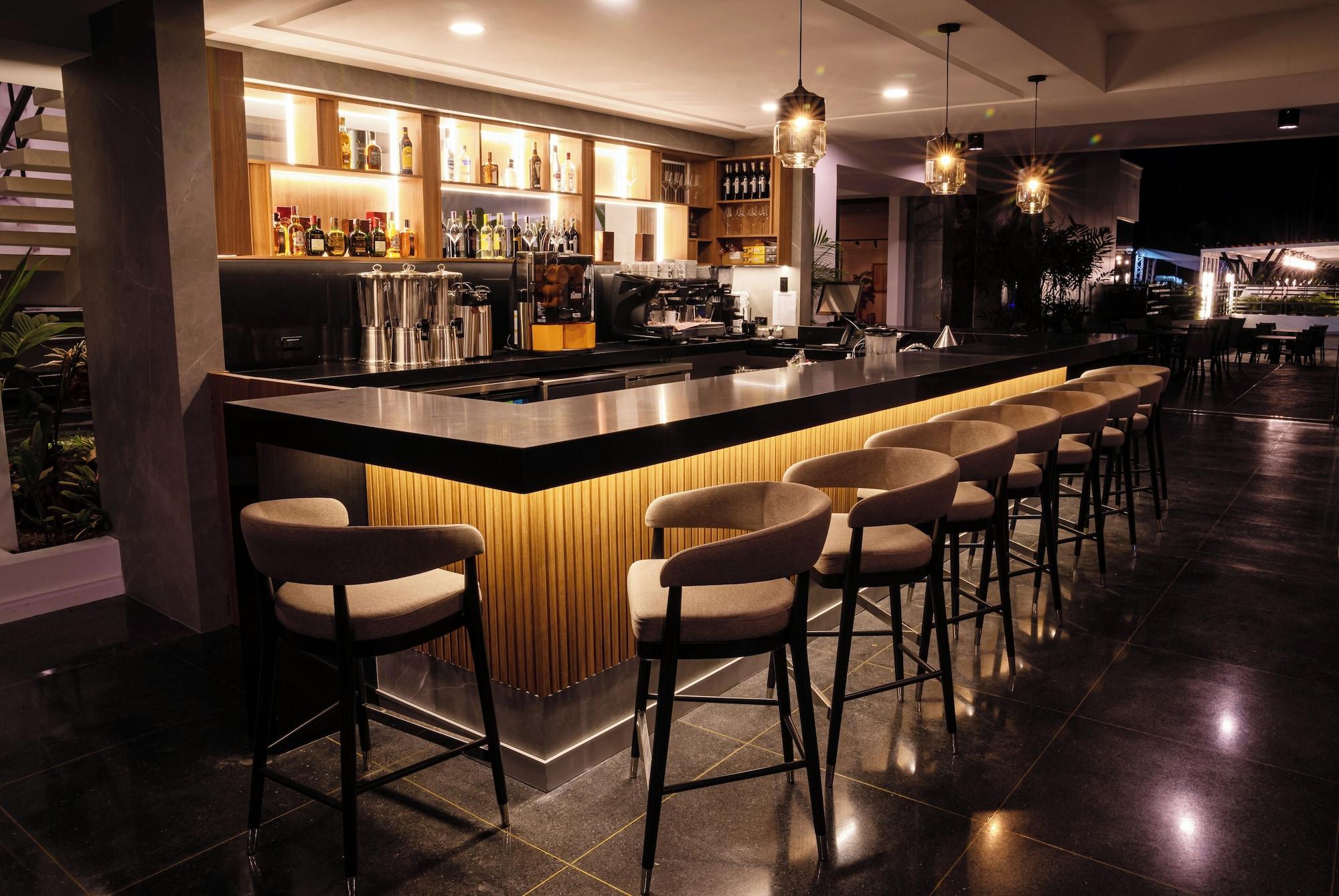 Bar/Salón Eurobuilding Tama San Cristobal