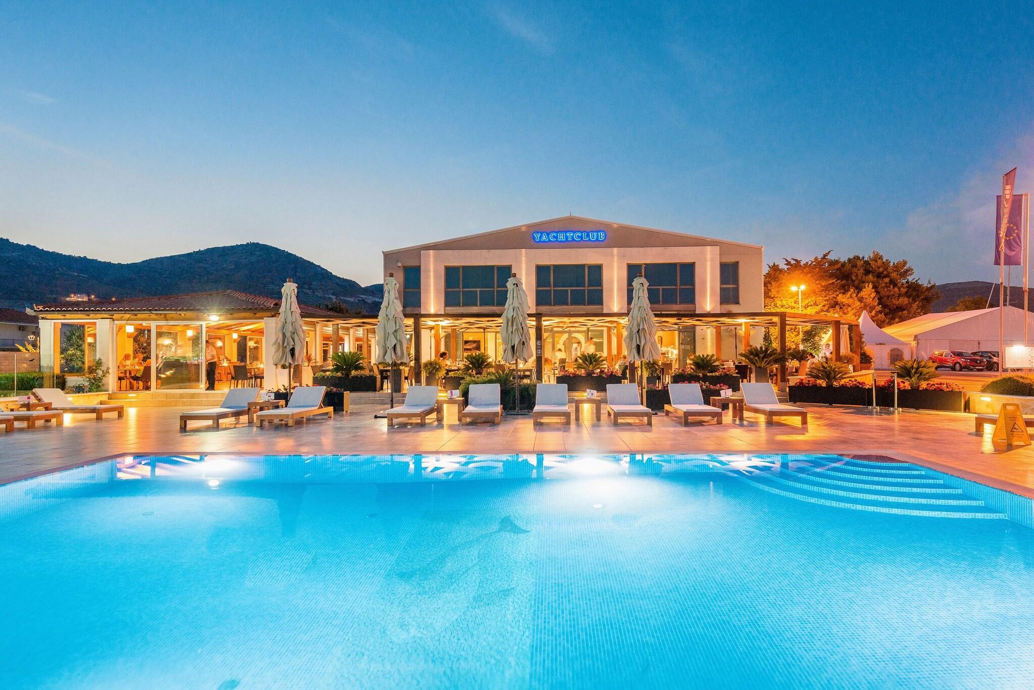 Vista Piscina Marina Baotić Apartments