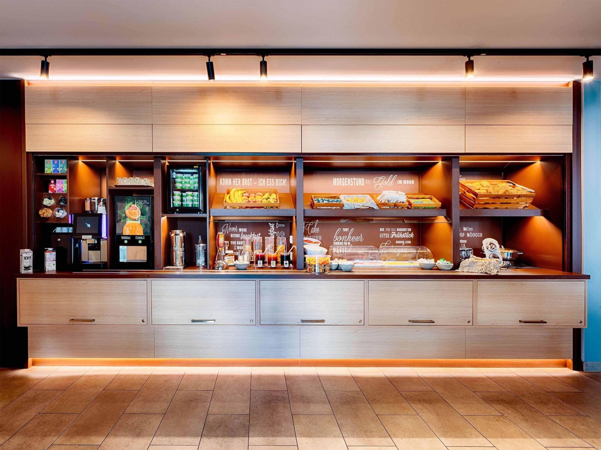 Bar/Salón B&B HOTEL Frankfurt-Messe