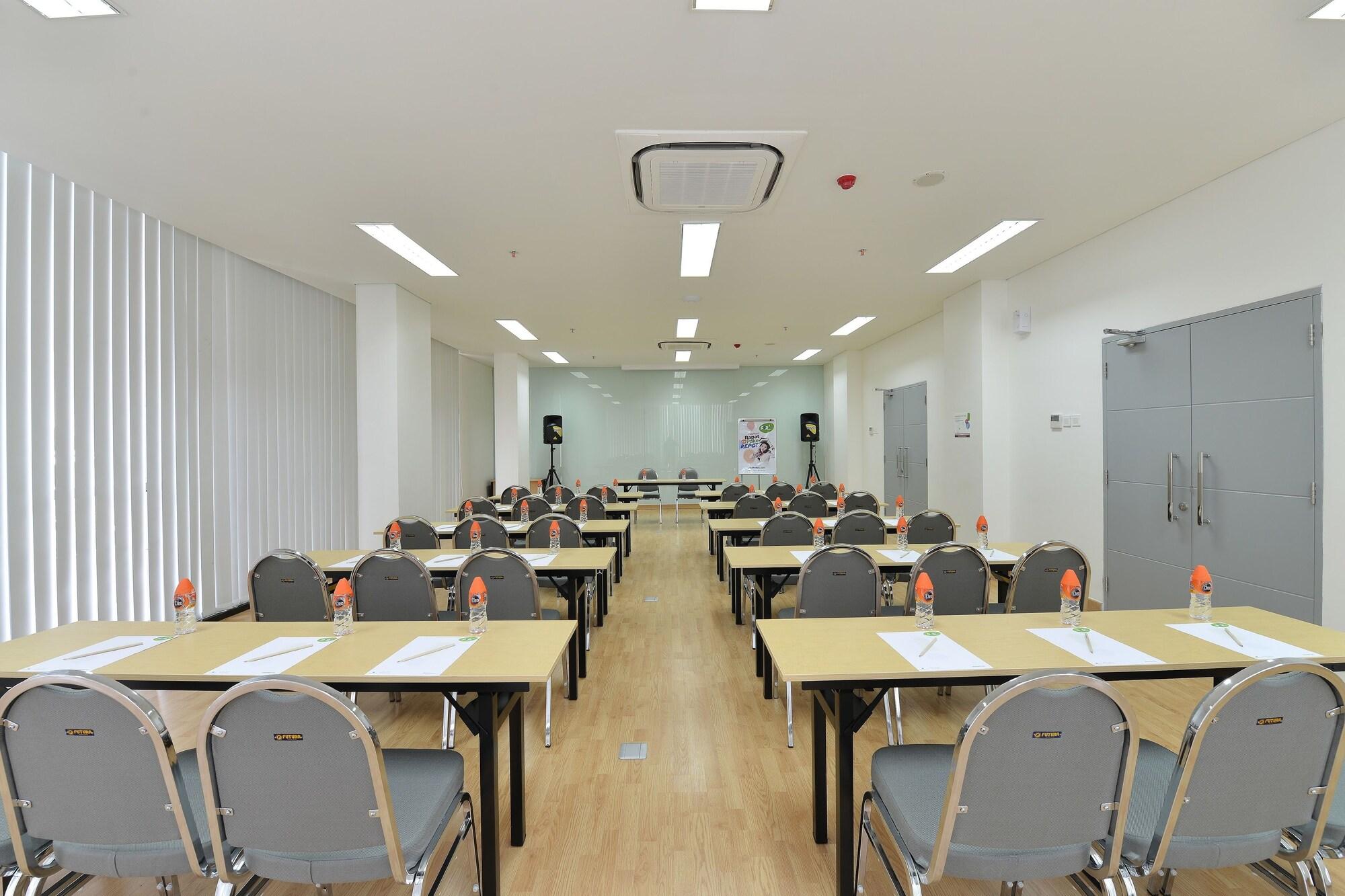 Sala de Reuniones POP! Hotel Timoho Yogyakarta