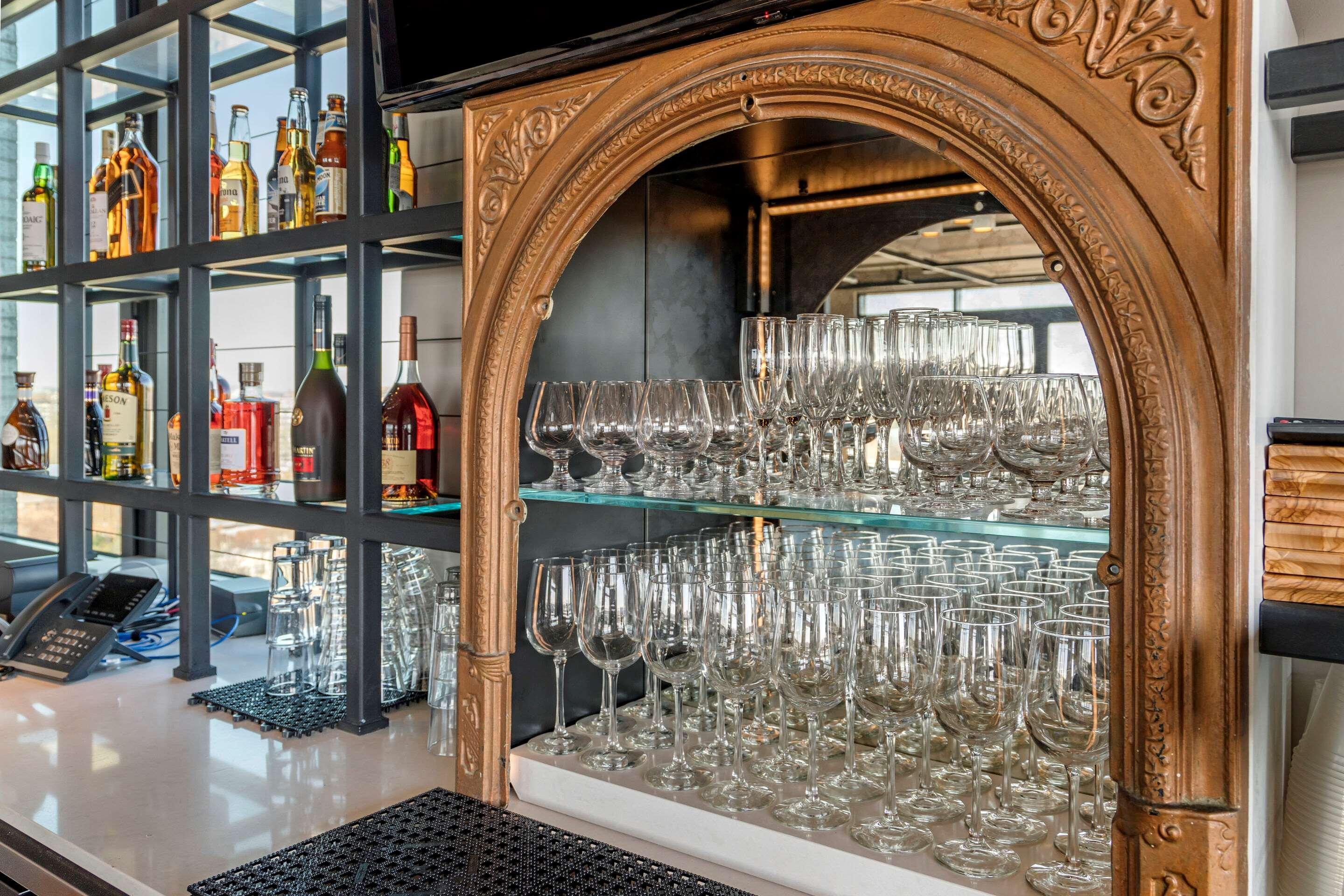 Restaurant Cambria Hotel Washington D.C. Navy Yard Riverfront