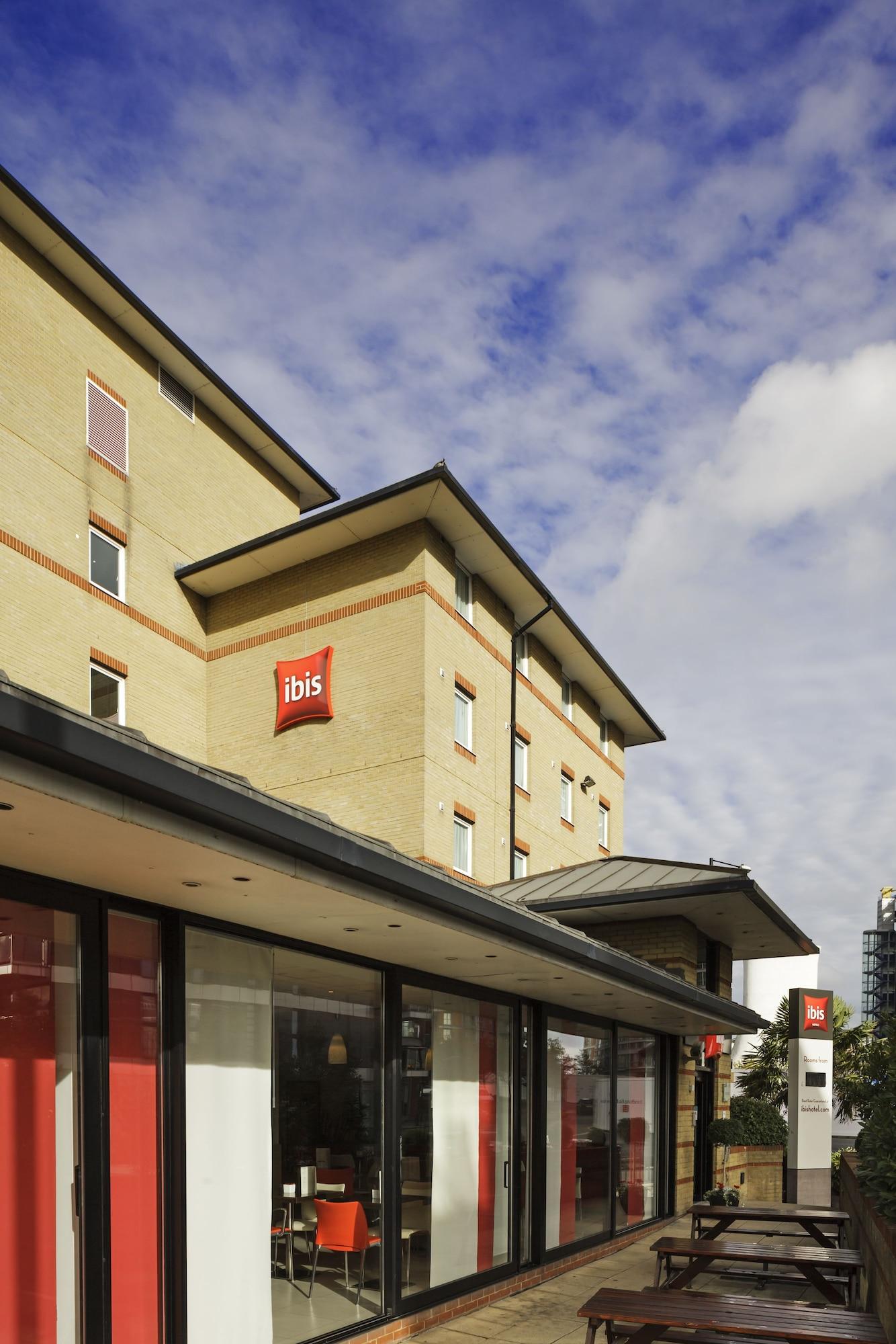 Vista Exterior ibis London Docklands Canary Wharf