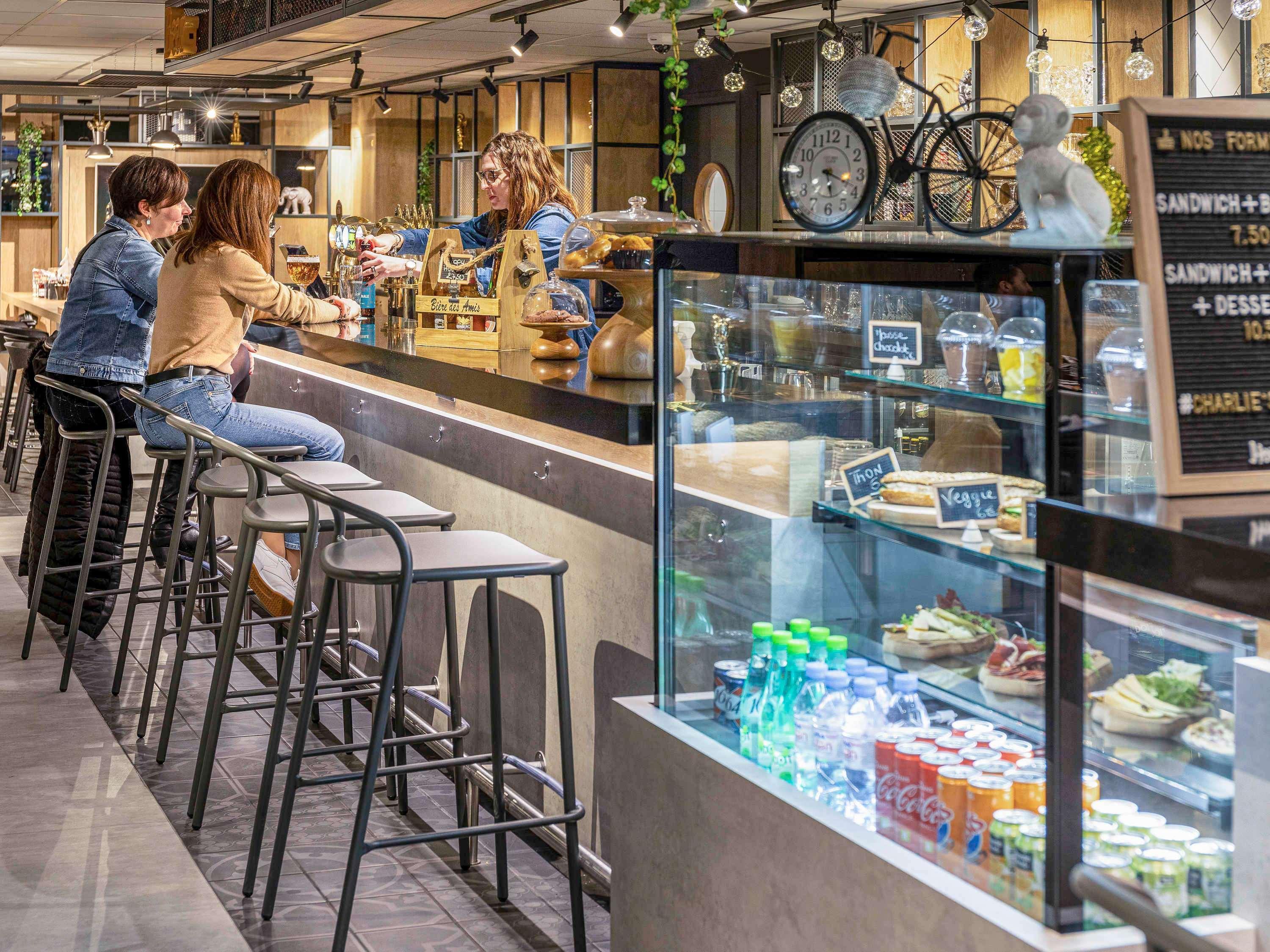 Bar/Salón ibis Nanterre la Défense