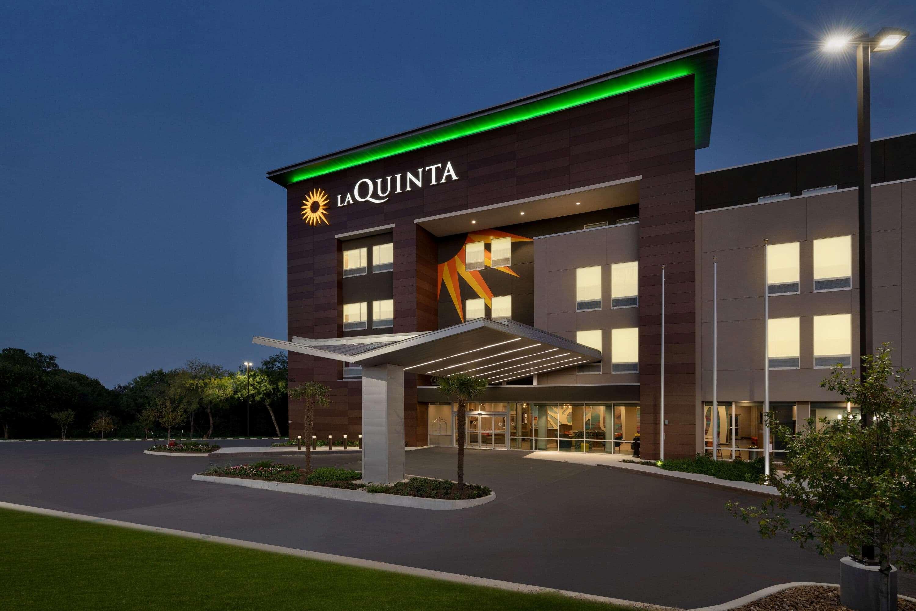 Vista Exterior La Quinta Inn & Suites by Wyndham San Antonio Seaworld/LAFB
