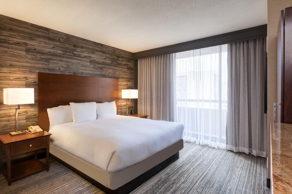 Quarto DoubleTree by Hilton Hotel & Suites Houston by the Galleria