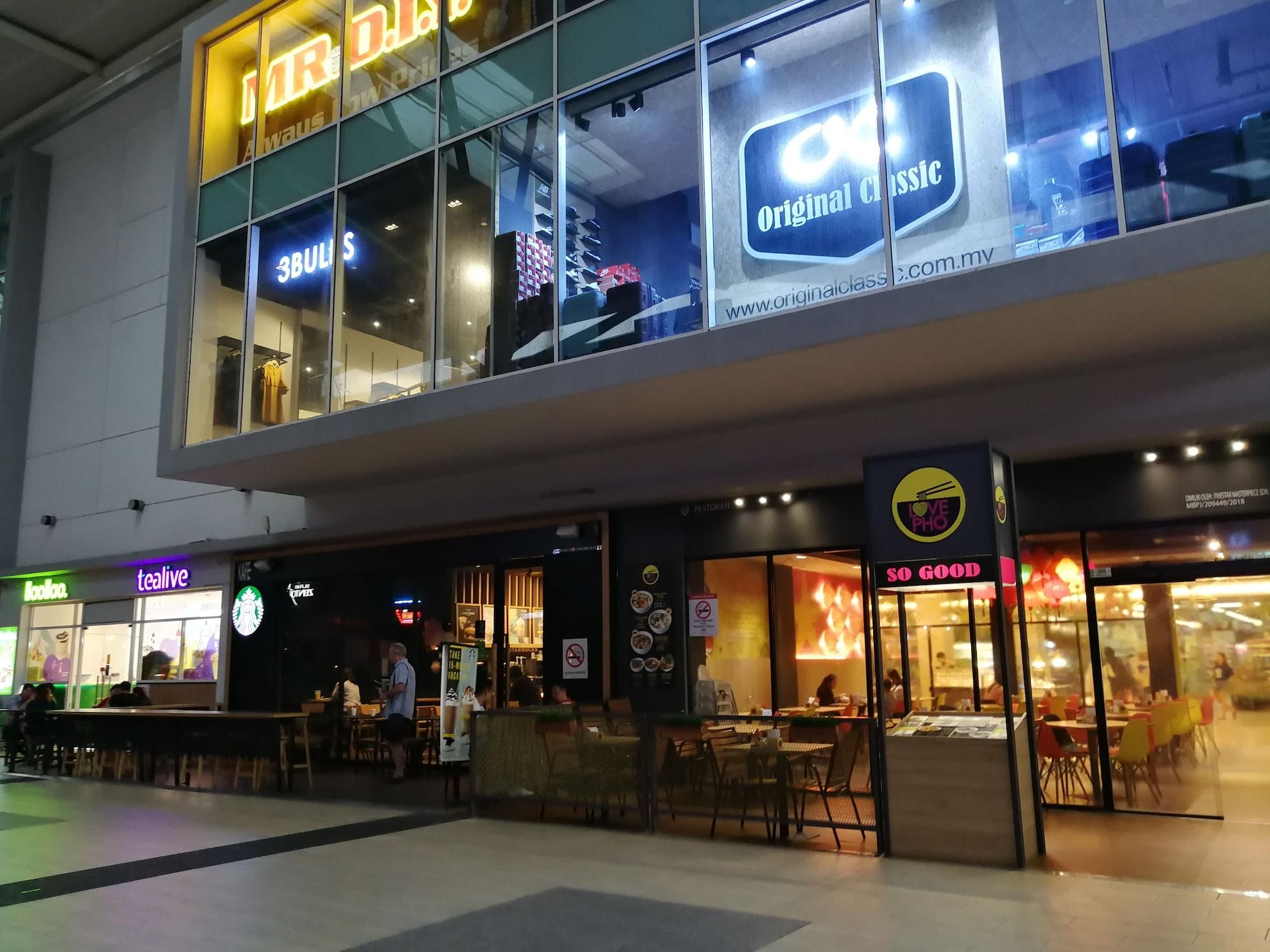 Restaurant G Traveler Accommodation - Hostel