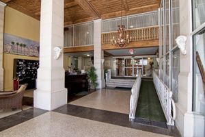 Alquiler Vacacional - SUN-FILLED PENTHOUSE; WALK TO BEACH AND IN-TOWN; BEST UNIT IN THE BLDG!