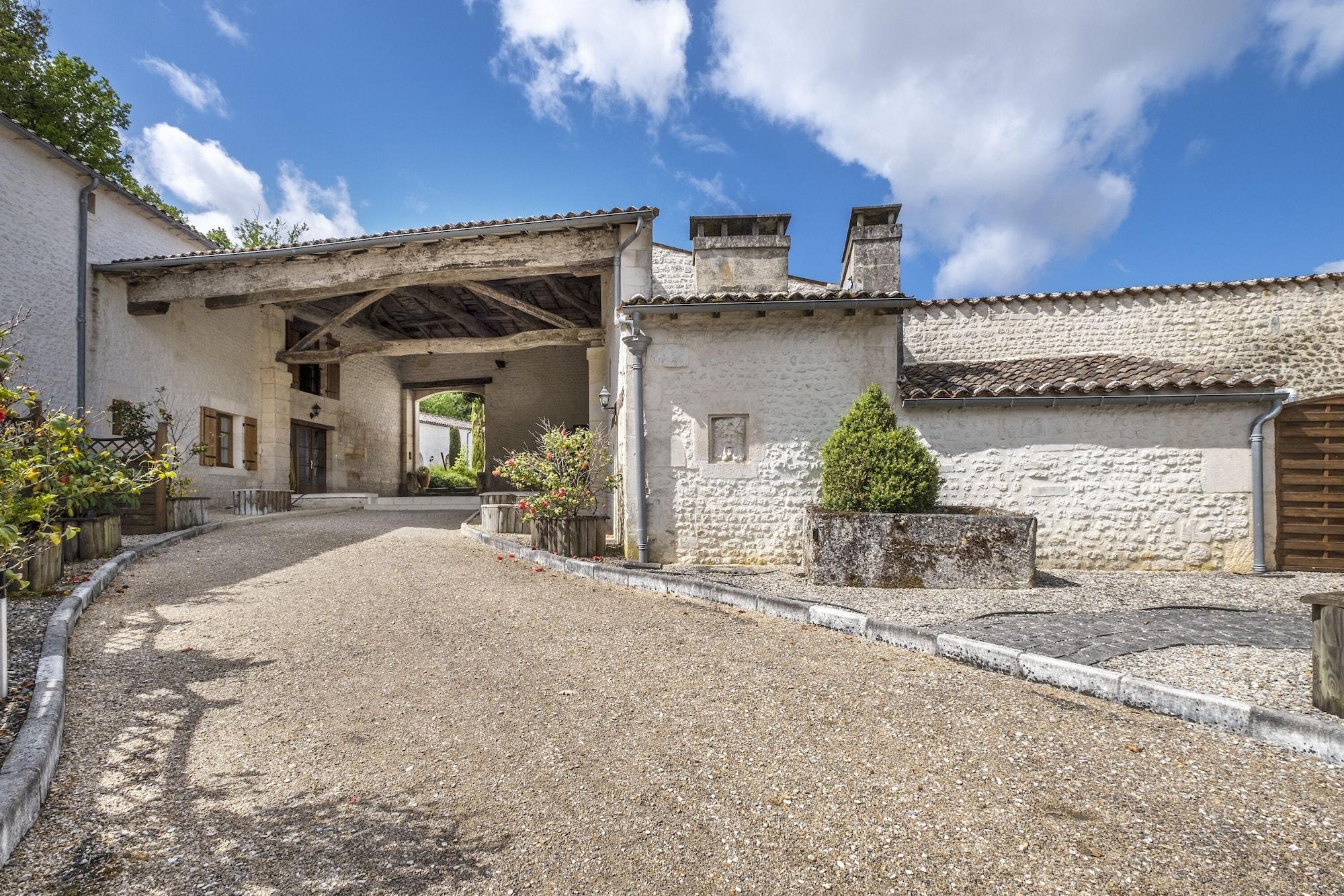 Vista Exterior Le Relais de Saint-Preuil, The Originals Relais (Vignes du Cognac)