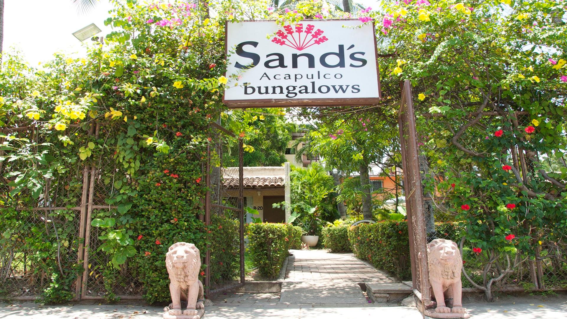 Vista Exterior Sands Acapulco Hotel & Bungalows