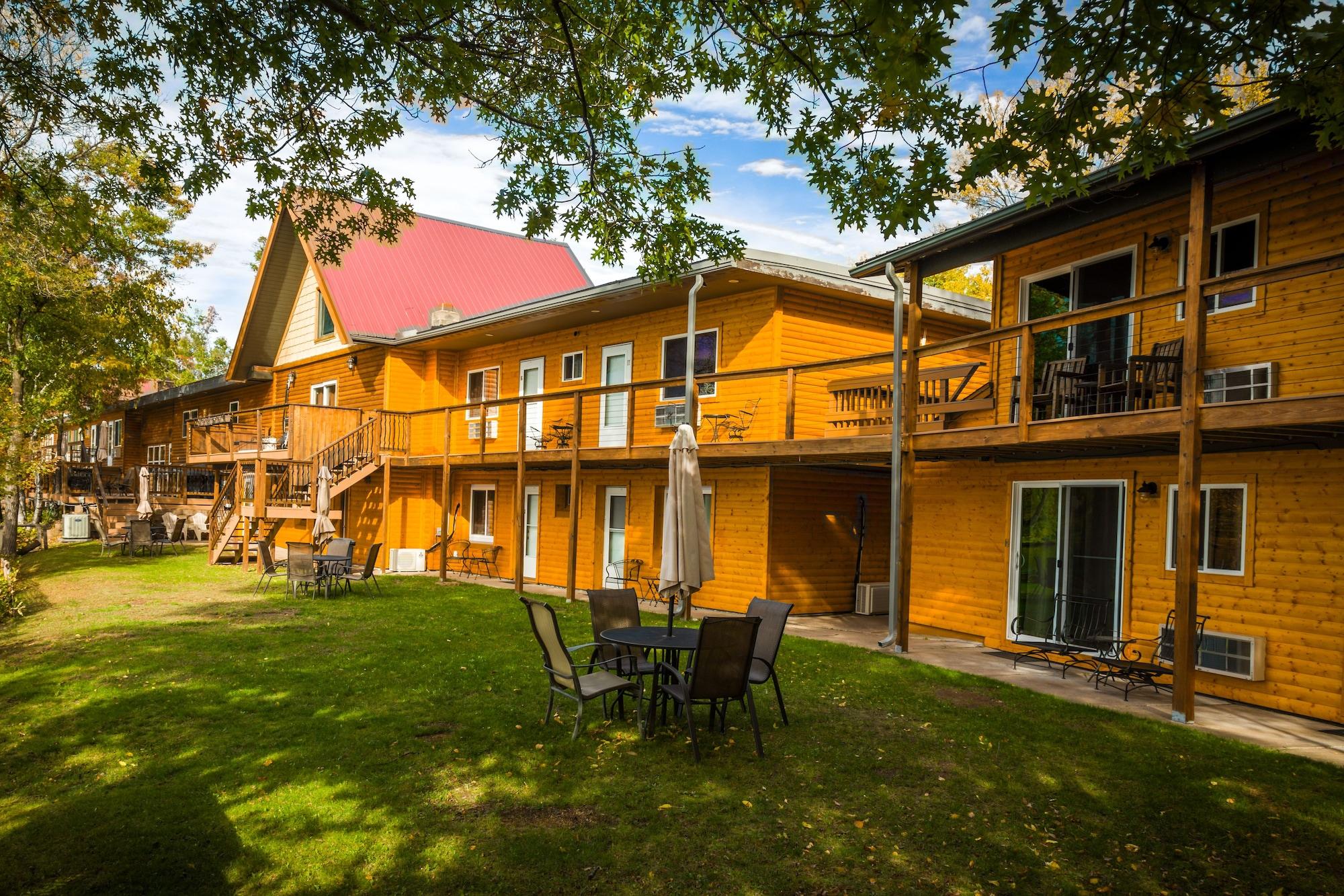 Vista Exterior Curriers Lakeview Lodge