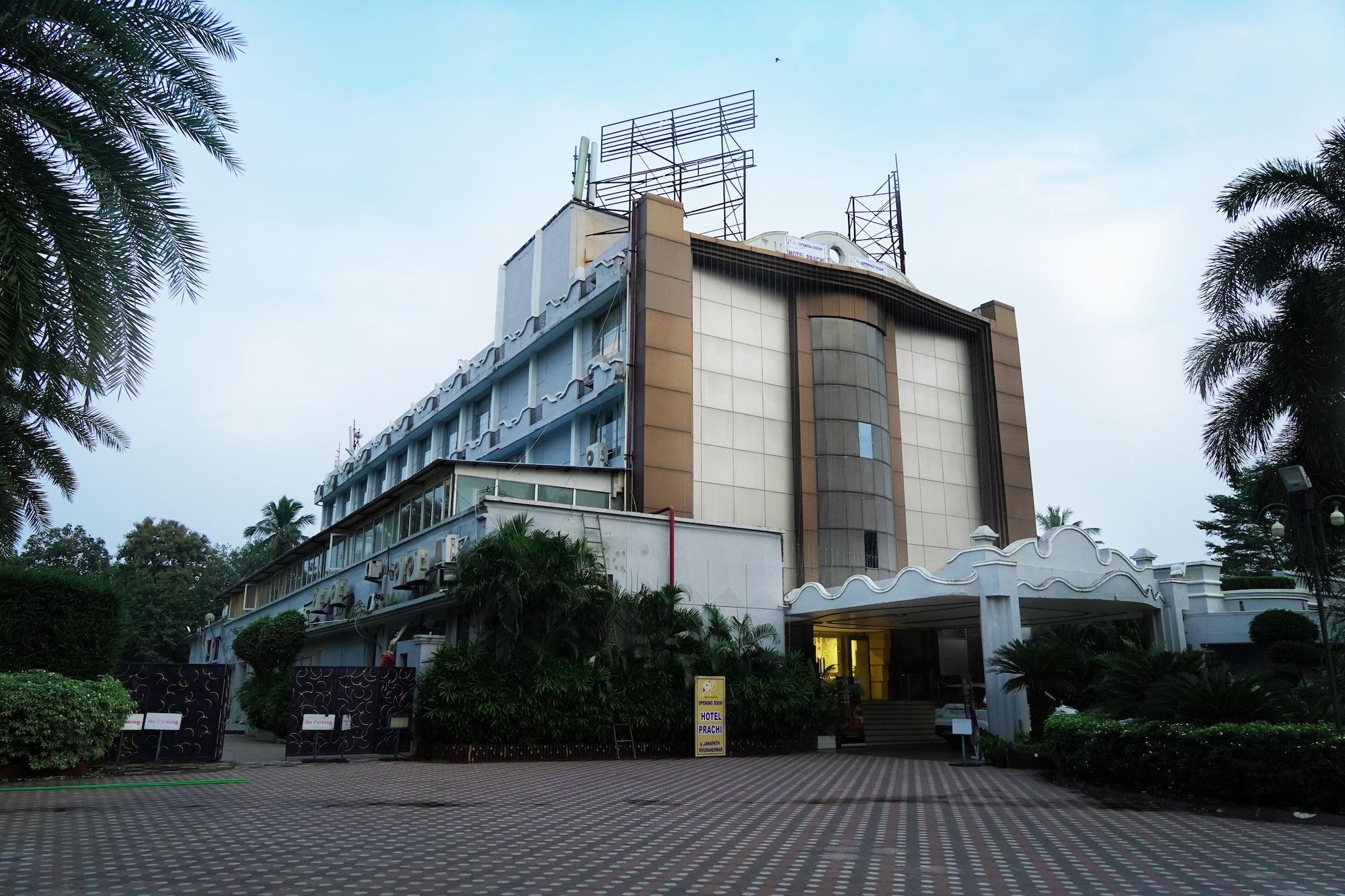 Vista Exterior Hotel Prachi