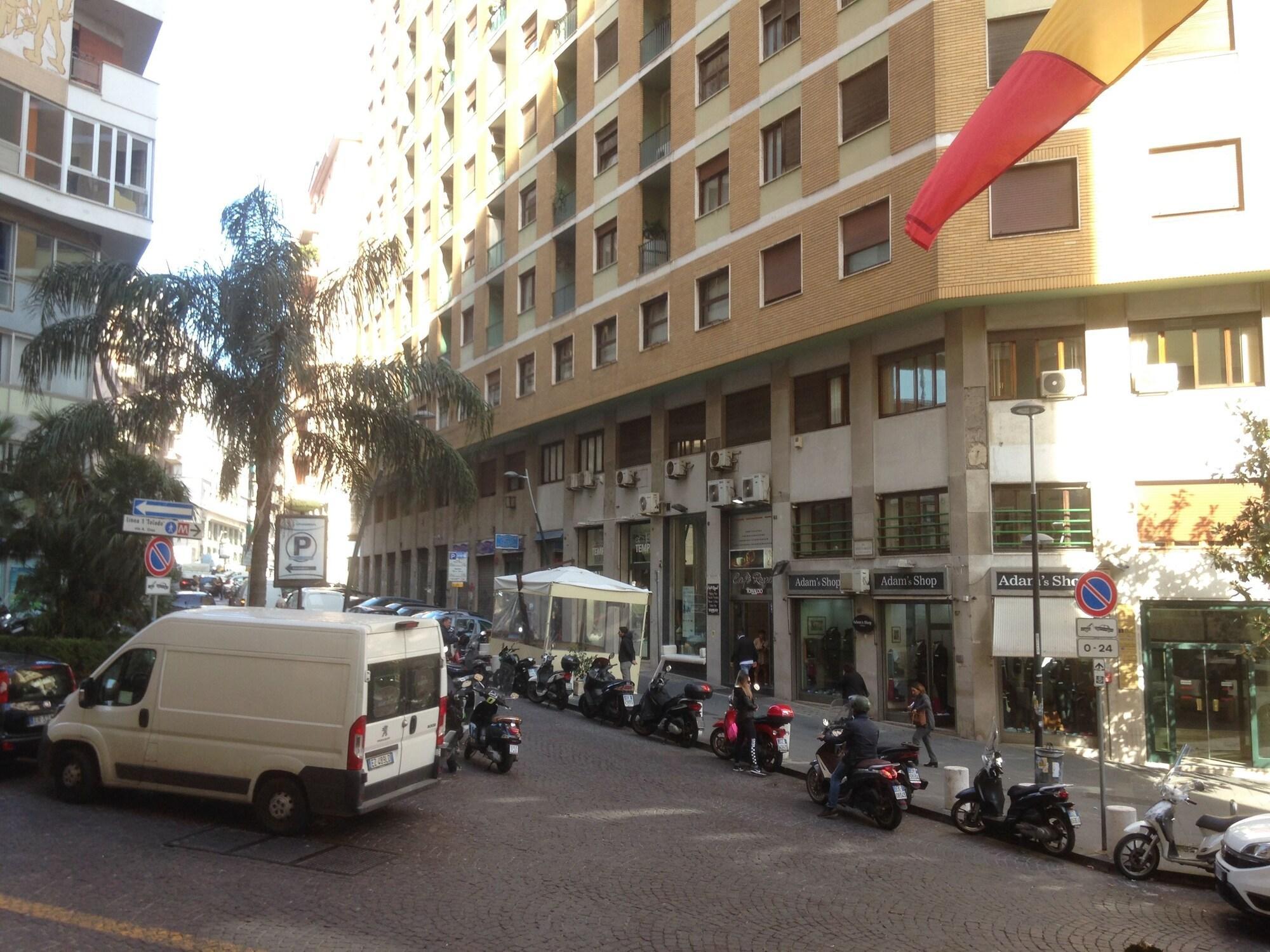 Vista Exterior Napoli City Inn