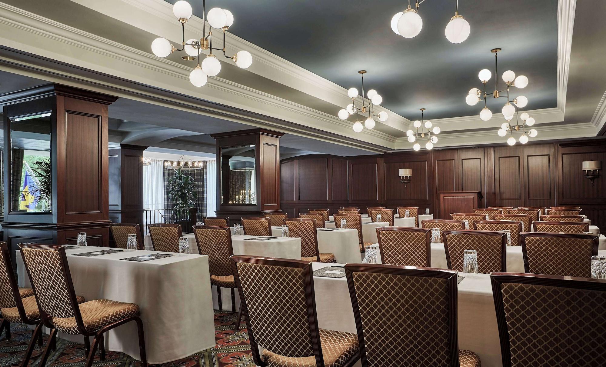 Sala de Reuniones Graduate by Hilton Ann Arbor
