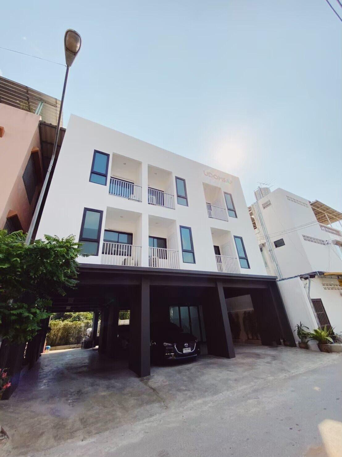 Varios UDOMSAP PLACE