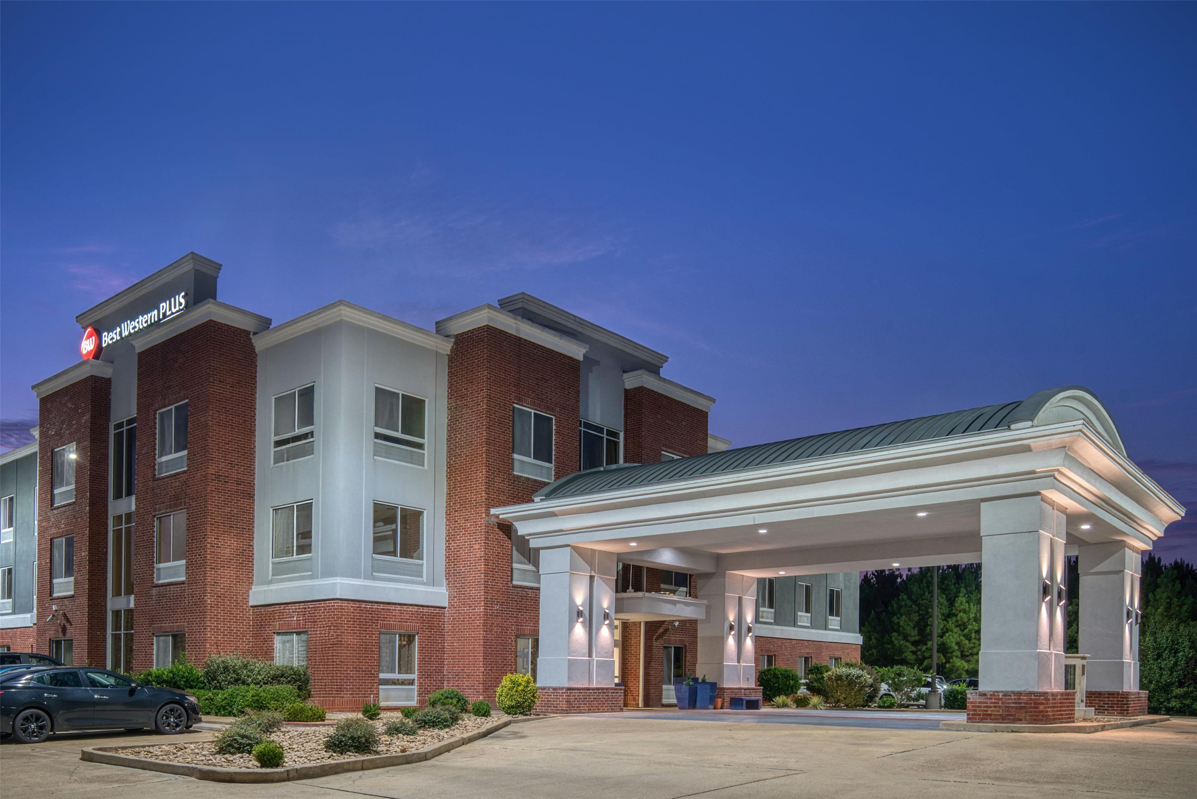 Vista Exterior Best Western Plus Philadelphia-Choctaw Hotel and Suites