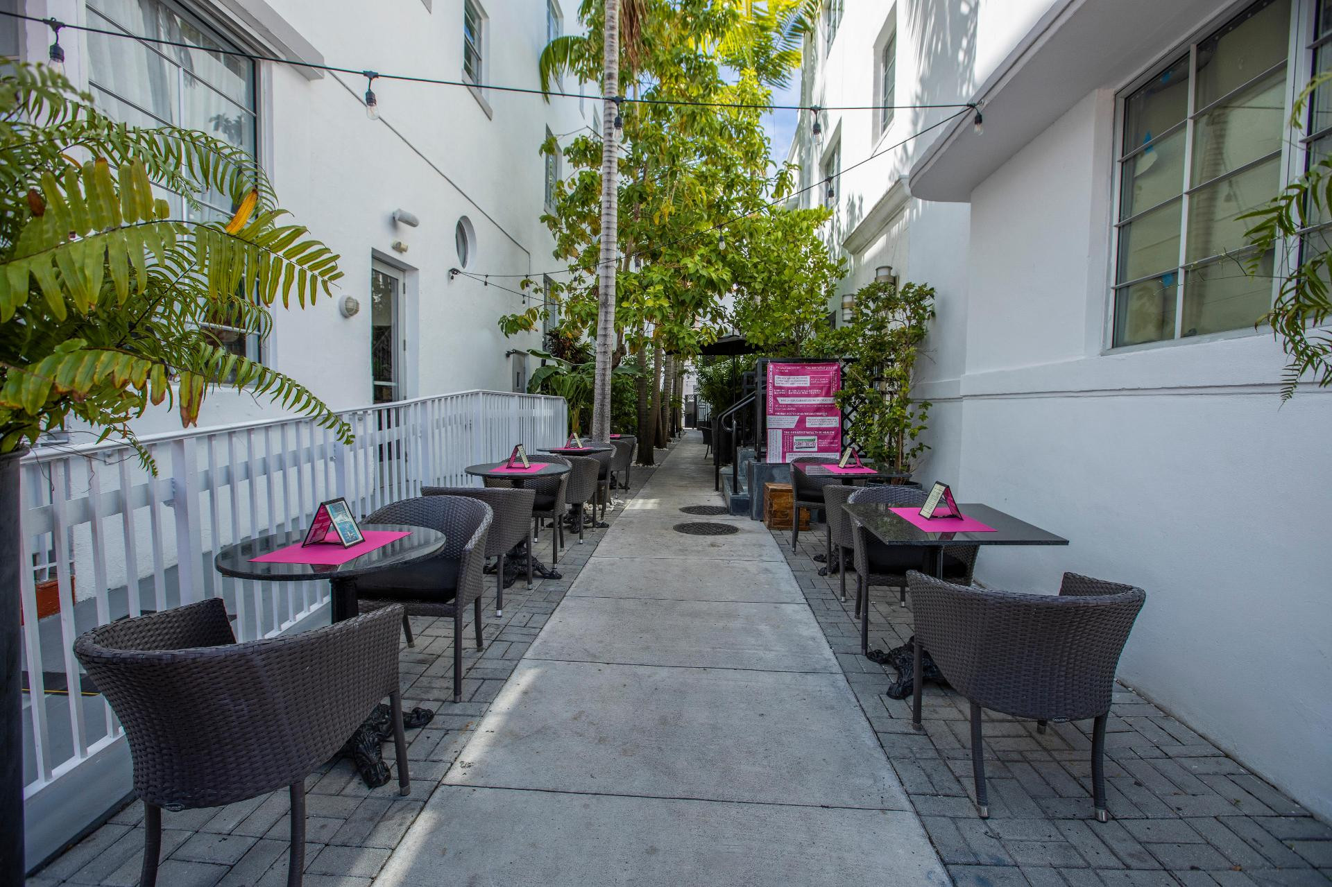 Vista Exterior Posh South Beach Hostel