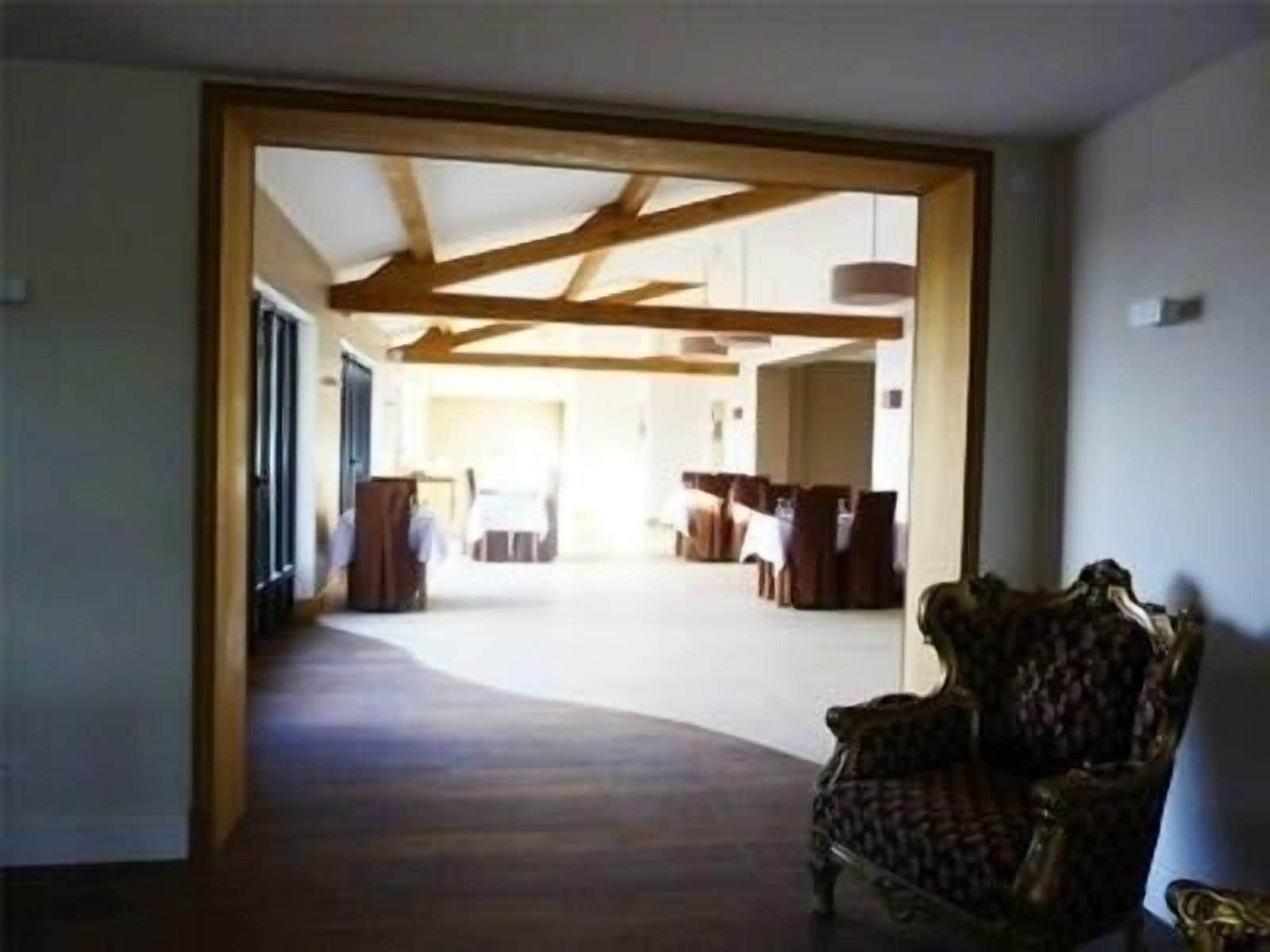 Salón de Baile Auberge du Moulin à Vent, The Originals Relais