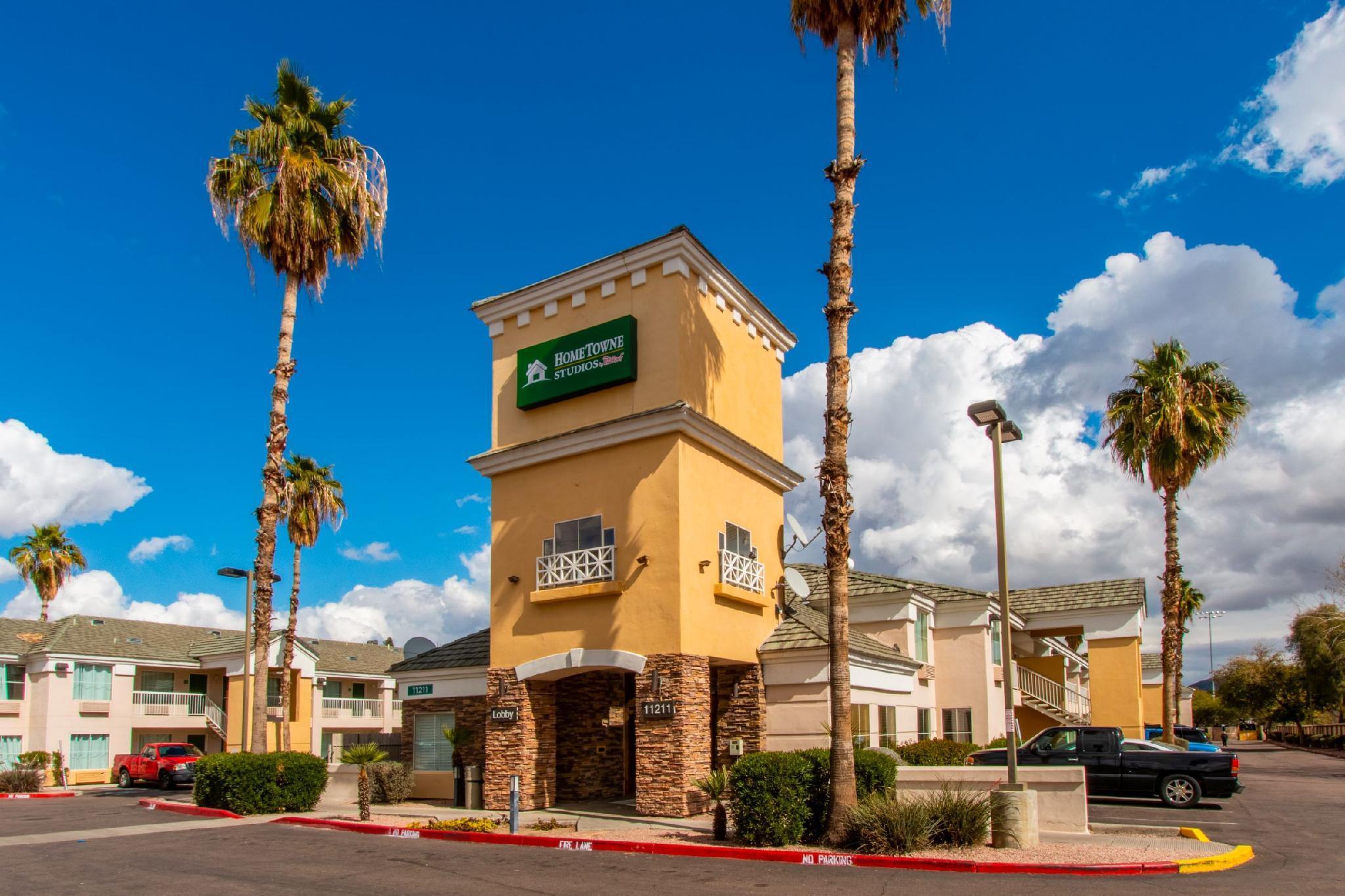 Vista Exterior HomeTowne Studios by Red Roof Phoenix - Black Canyon Highway
