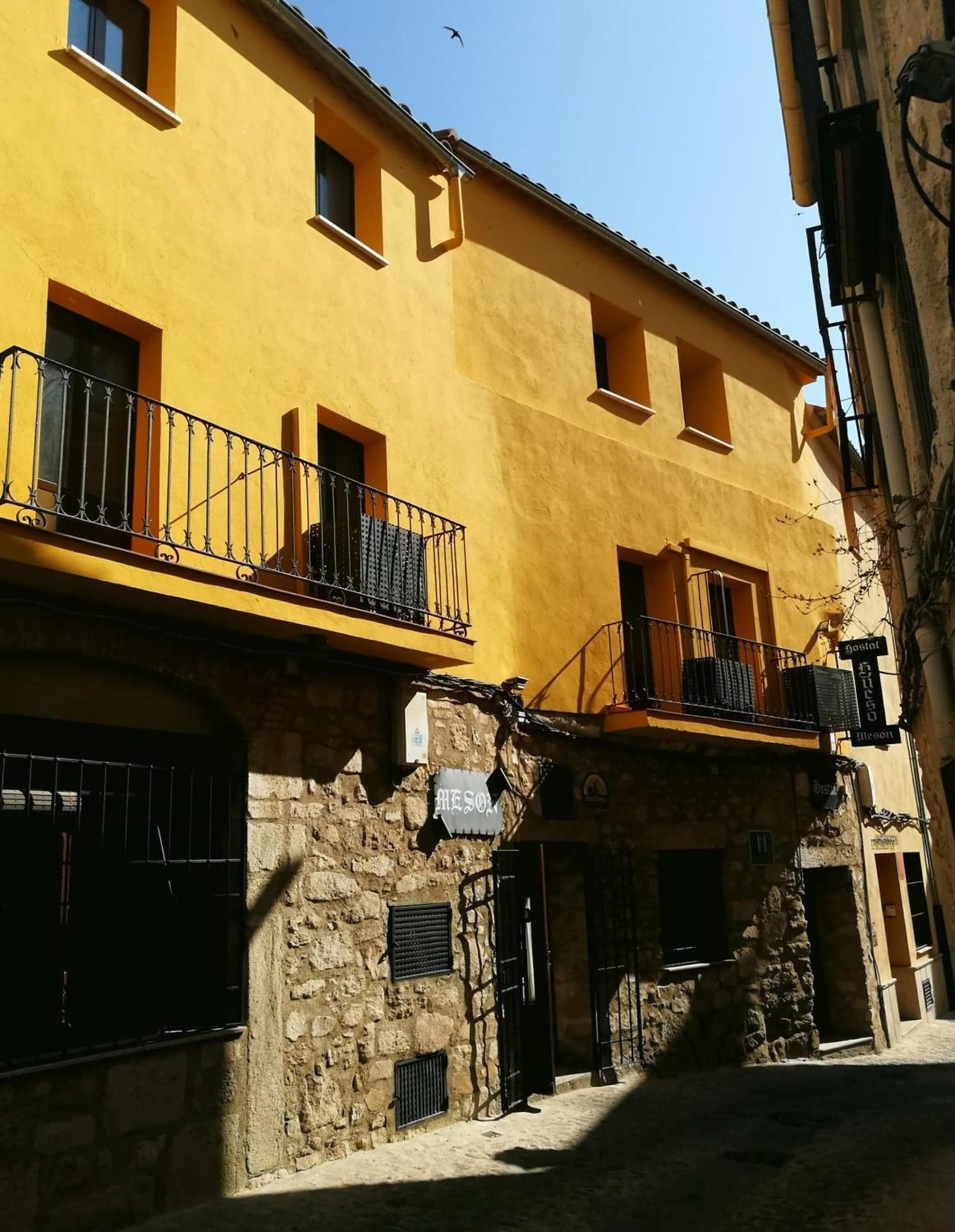 Vista Exterior Hostal Hueso