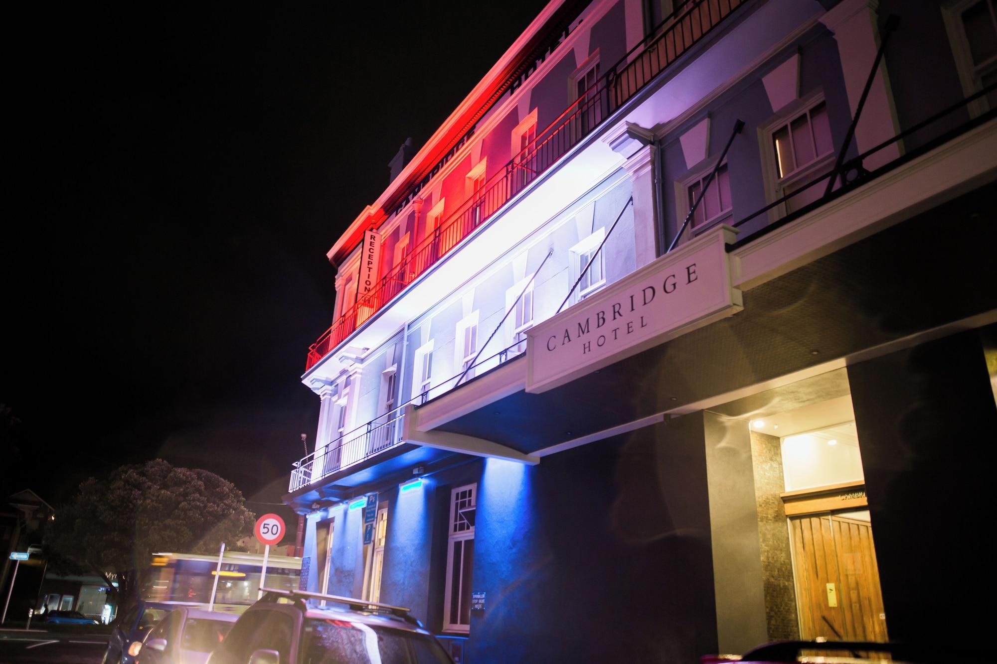 Vista Exterior The Cambridge Hotel & Backpackers