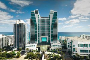 Alojamiento - Signia by Hilton Diplomat Beach Resort