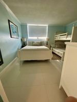 Renta temporal - Beautiful beach front condo with a magnificent beach and pool view.