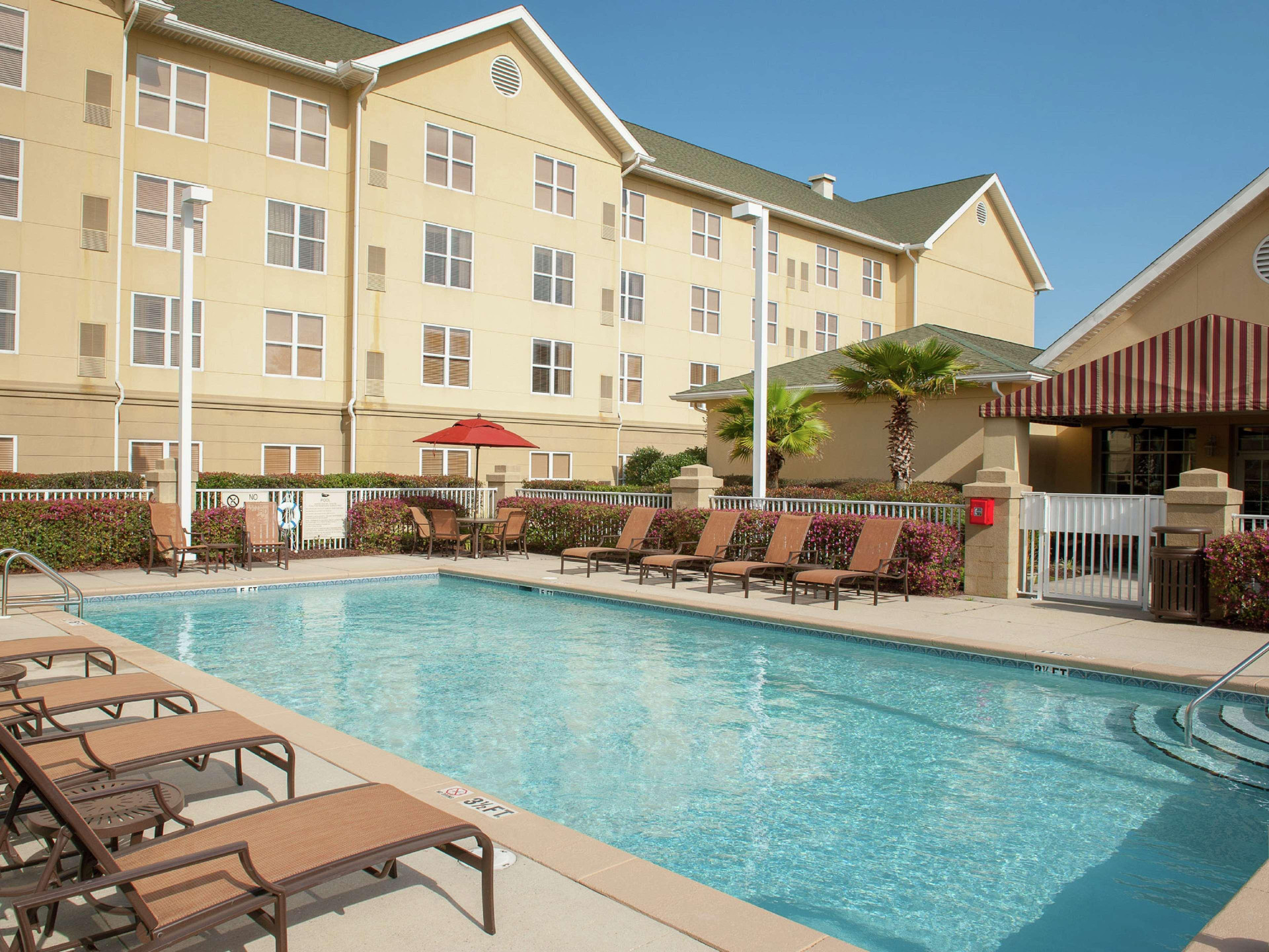 Vista Piscina Pensacola Suites Hotel