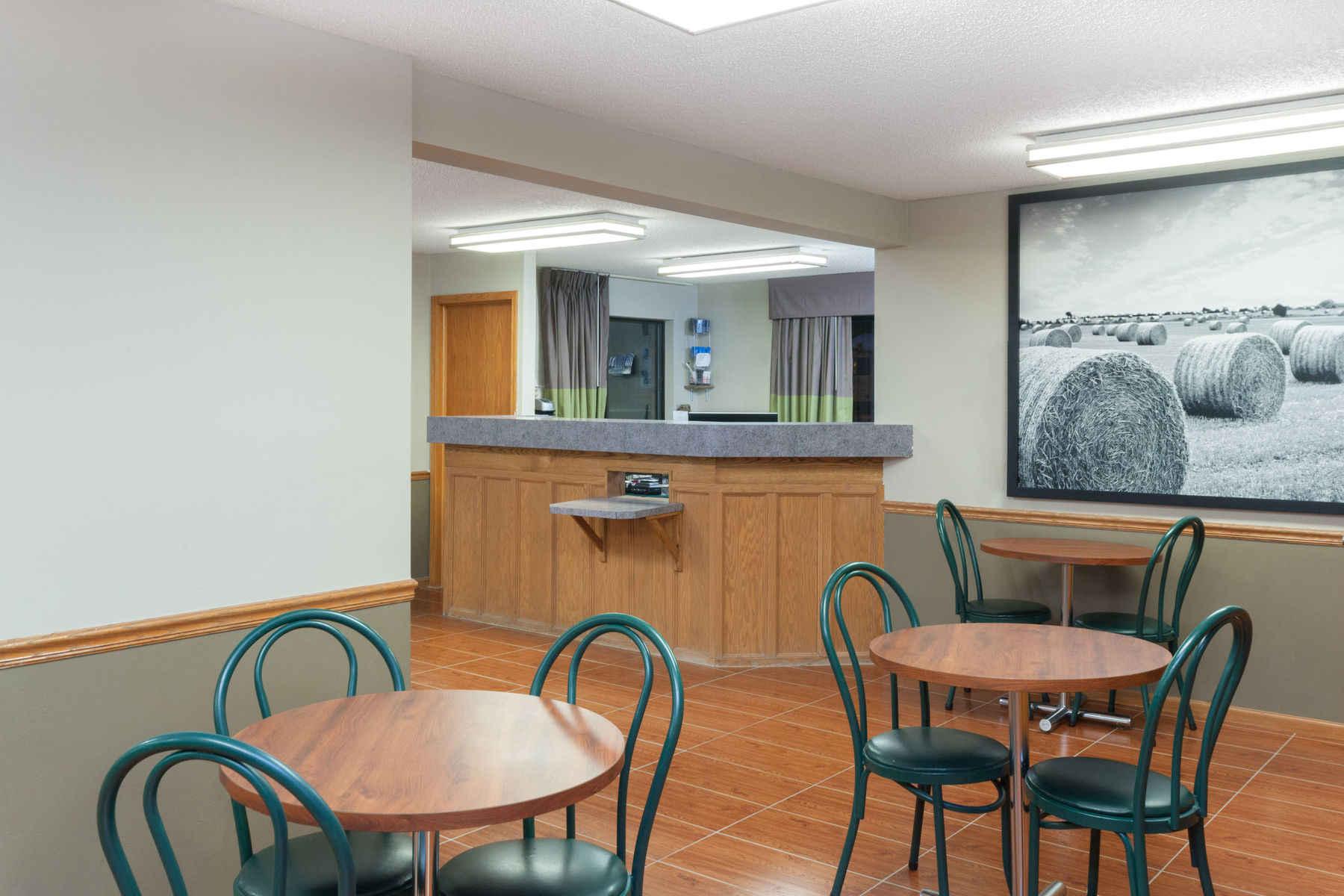 Vista Lobby Super 8 by Wyndham Gilman