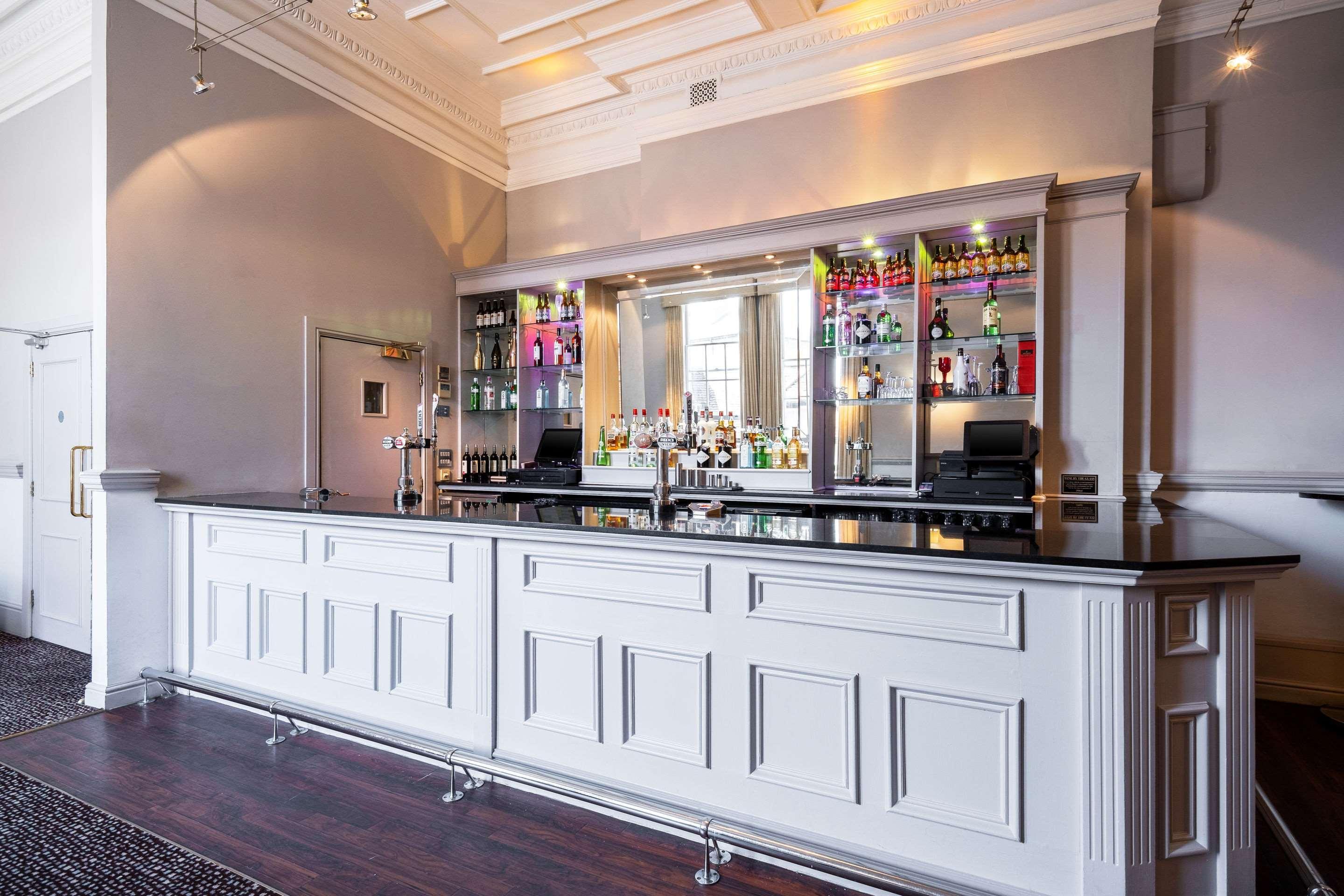 Bar/Salón Clarion Collection Harte and Garter Hotel and Spa